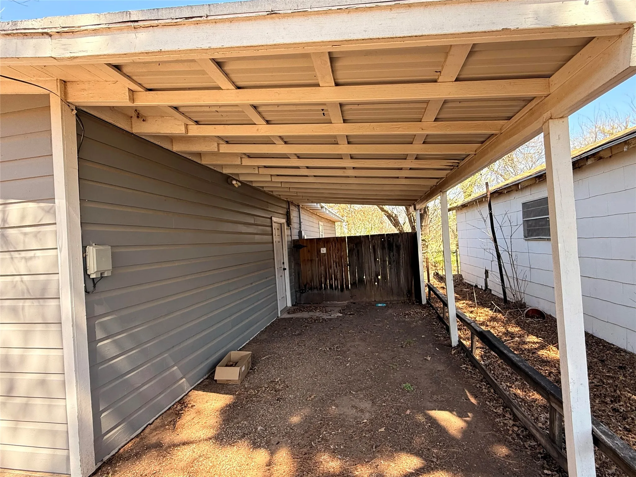 Single Family Residence For Sale in Young County , 312 W Church Street, Olney, Texas 76374, 3 Bedroom, 2 Bathroom, 1 Garage spaces, 1,444 Sqft, built in 1965, mls#21200294, Real Estate Agent in Olney, Homes For Sale in Young county, Homes For Sale in Olney, Realtor in Olney Texas, Real Estate Brokerage Independent Realty Texas, Luminita Cordes Realtor