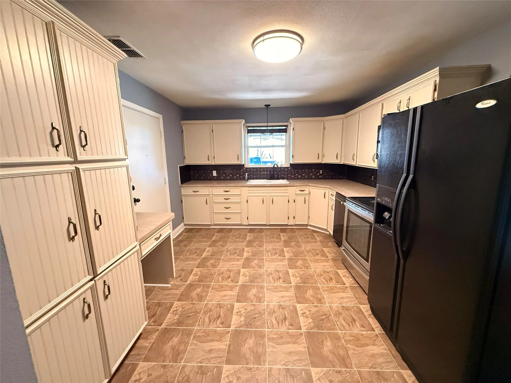 Single Family Residence For Sale in Young County , 312 W Church Street, Olney, Texas 76374, 3 Bedroom, 2 Bathroom, 1 Garage spaces, 1,444 Sqft, built in 1965, mls#21200294, Real Estate Agent in Olney, Homes For Sale in Young county, Homes For Sale in Olney, Realtor in Olney Texas, Real Estate Brokerage Independent Realty Texas, Luminita Cordes Realtor