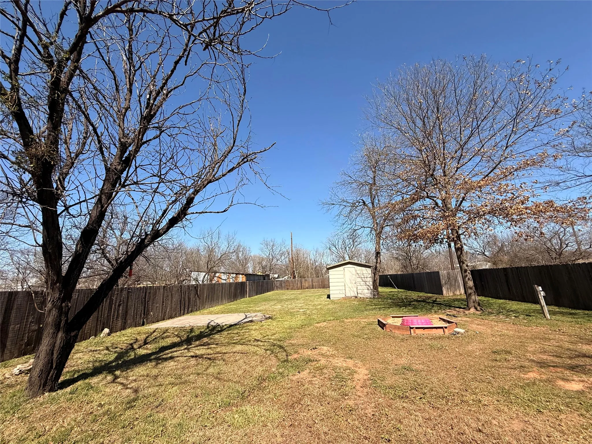 Single Family Residence For Sale in Young County , 312 W Church Street, Olney, Texas 76374, 3 Bedroom, 2 Bathroom, 1 Garage spaces, 1,444 Sqft, built in 1965, mls#21200294, Real Estate Agent in Olney, Homes For Sale in Young county, Homes For Sale in Olney, Realtor in Olney Texas, Real Estate Brokerage Independent Realty Texas, Luminita Cordes Realtor