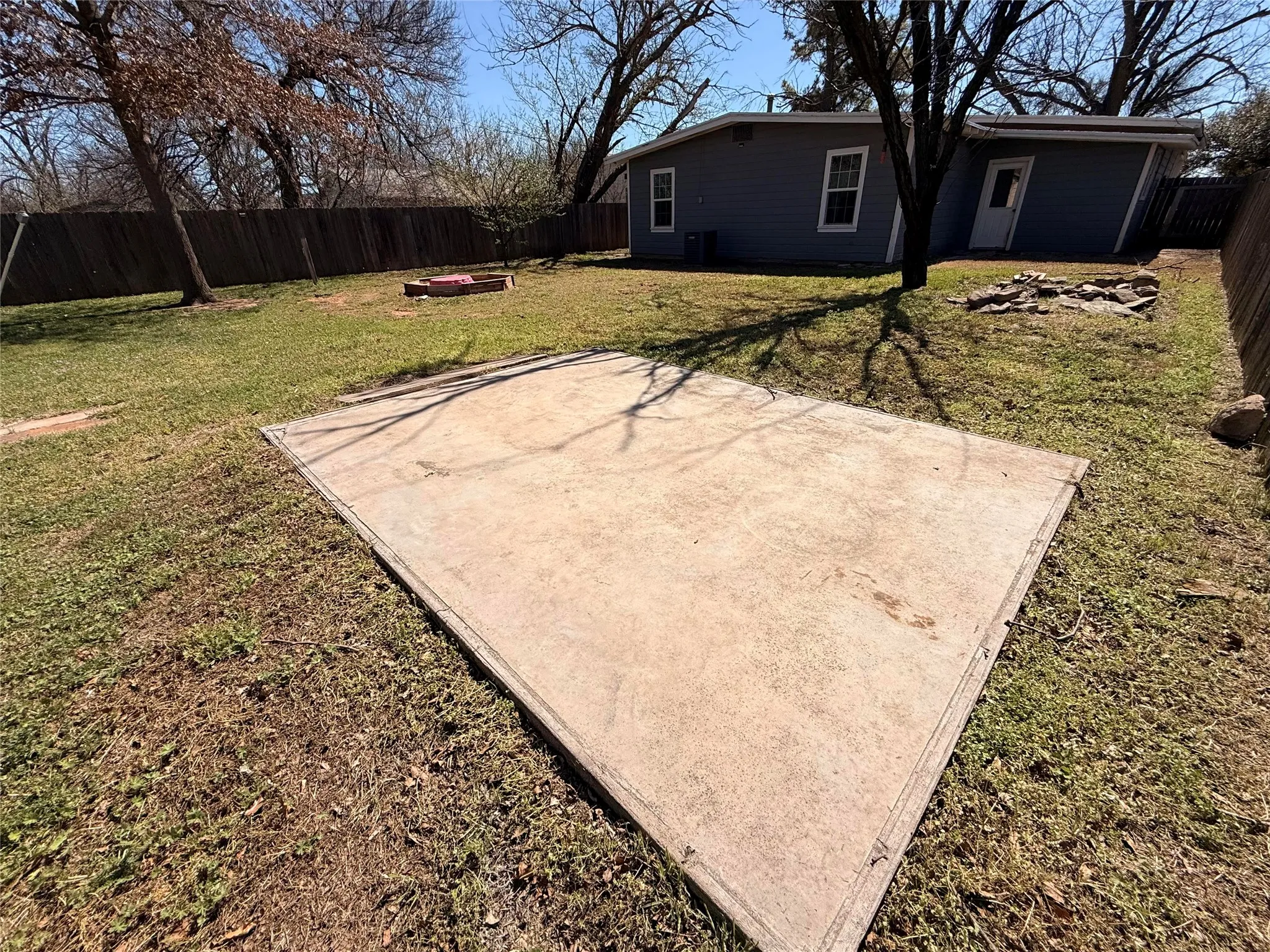 Single Family Residence For Sale in Young County , 312 W Church Street, Olney, Texas 76374, 3 Bedroom, 2 Bathroom, 1 Garage spaces, 1,444 Sqft, built in 1965, mls#21200294, Real Estate Agent in Olney, Homes For Sale in Young county, Homes For Sale in Olney, Realtor in Olney Texas, Real Estate Brokerage Independent Realty Texas, Luminita Cordes Realtor