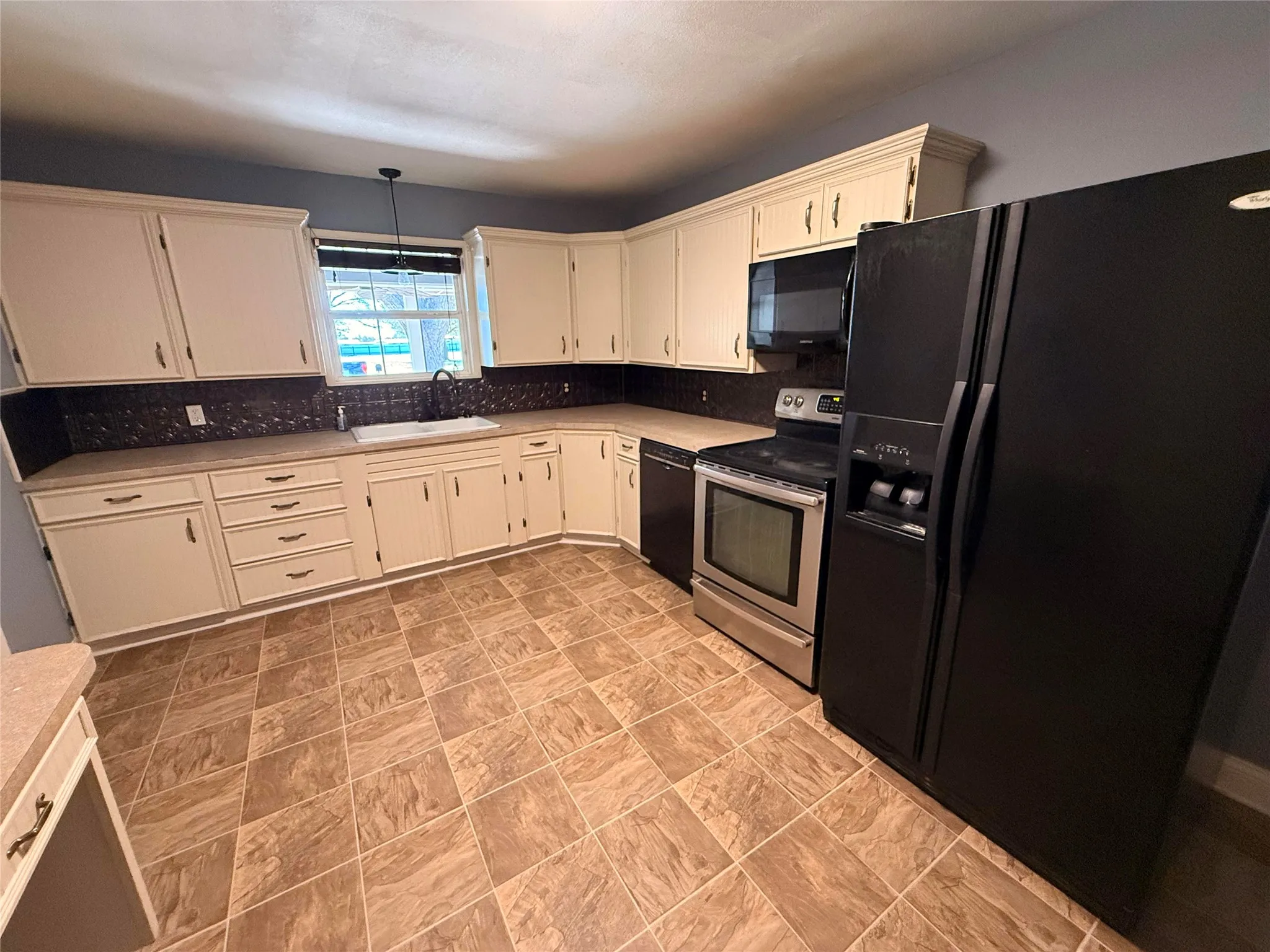 Single Family Residence For Sale in Young County , 312 W Church Street, Olney, Texas 76374, 3 Bedroom, 2 Bathroom, 1 Garage spaces, 1,444 Sqft, built in 1965, mls#21200294, Real Estate Agent in Olney, Homes For Sale in Young county, Homes For Sale in Olney, Realtor in Olney Texas, Real Estate Brokerage Independent Realty Texas, Luminita Cordes Realtor