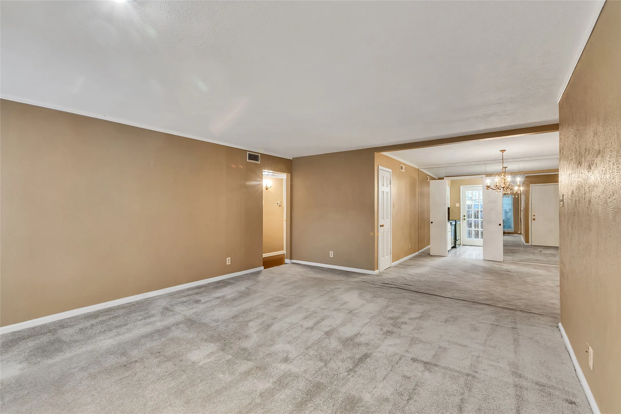 Condominium For Sale in Dallas County , 7721 Meadow Park Drive 102, Dallas, Texas 75230, 2 Bedroom, 2 Bathroom, Garage spaces, 1,126 Sqft, built in 1965, Preowned, Price $180,000, mls#21207537, Real Estate Agent in Dallas, Homes For Sale in Dallas county, Homes For Sale in Dallas, Realtor in Dallas Texas, Real Estate Brokerage Independent Realty Texas, Luminita Cordes Realtor