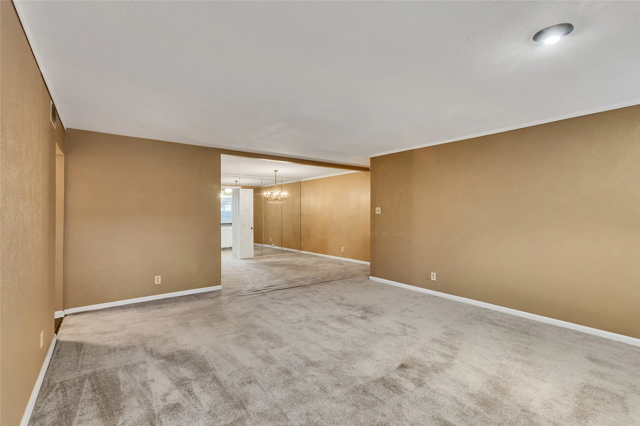 Condominium For Sale in Dallas County , 7721 Meadow Park Drive 102, Dallas, Texas 75230, 2 Bedroom, 2 Bathroom, Garage spaces, 1,126 Sqft, built in 1965, Preowned, Price $180,000, mls#21207537, Real Estate Agent in Dallas, Homes For Sale in Dallas county, Homes For Sale in Dallas, Realtor in Dallas Texas, Real Estate Brokerage Independent Realty Texas, Luminita Cordes Realtor