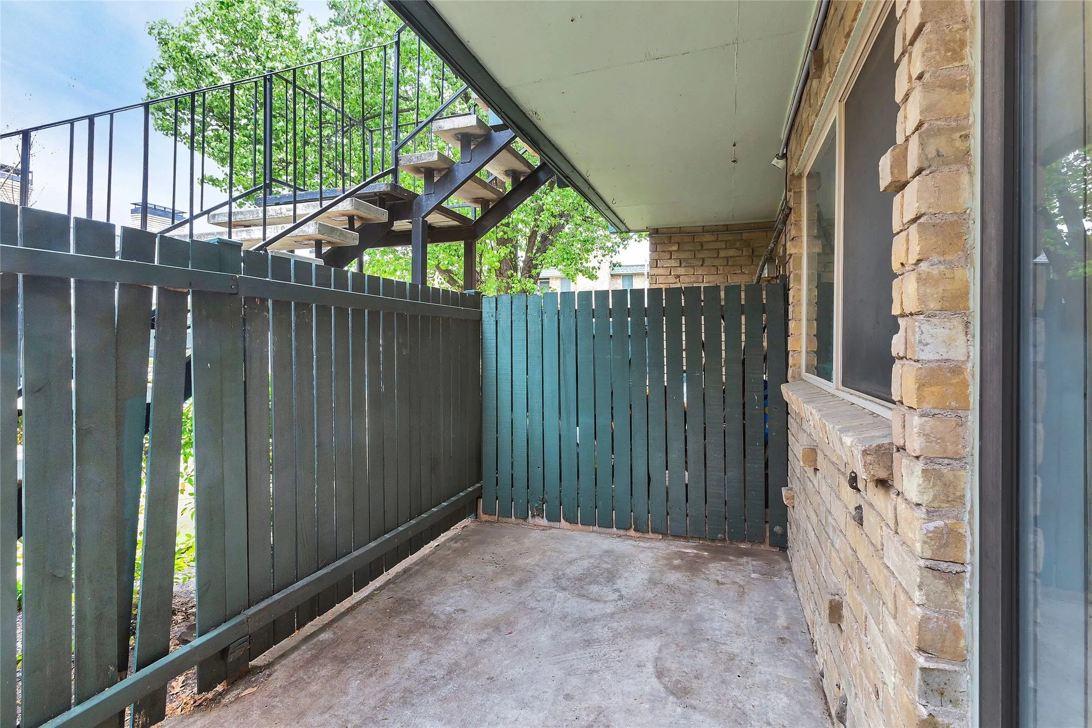 Condominium For Sale in Dallas County , 7721 Meadow Park Drive 102, Dallas, Texas 75230, 2 Bedroom, 2 Bathroom, Garage spaces, 1,126 Sqft, built in 1965, Preowned, Price $180,000, mls#21207537, Real Estate Agent in Dallas, Homes For Sale in Dallas county, Homes For Sale in Dallas, Realtor in Dallas Texas, Real Estate Brokerage Independent Realty Texas, Luminita Cordes Realtor