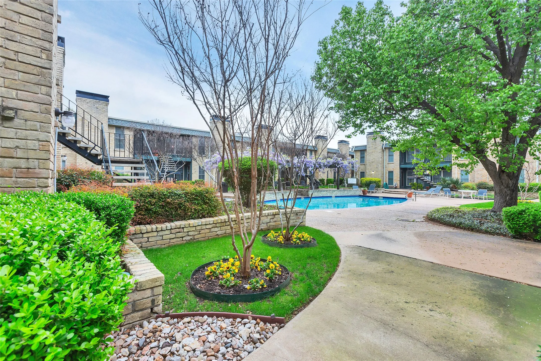 Condominium For Sale in Dallas County , 7721 Meadow Park Drive 102, Dallas, Texas 75230, 2 Bedroom, 2 Bathroom, Garage spaces, 1,126 Sqft, built in 1965, Preowned, Price $180,000, mls#21207537, Real Estate Agent in Dallas, Homes For Sale in Dallas county, Homes For Sale in Dallas, Realtor in Dallas Texas, Real Estate Brokerage Independent Realty Texas, Luminita Cordes Realtor