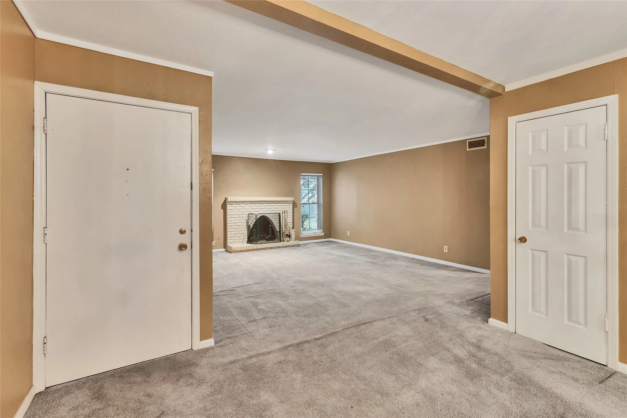Condominium For Sale in Dallas County , 7721 Meadow Park Drive 102, Dallas, Texas 75230, 2 Bedroom, 2 Bathroom, Garage spaces, 1,126 Sqft, built in 1965, Preowned, Price $180,000, mls#21207537, Real Estate Agent in Dallas, Homes For Sale in Dallas county, Homes For Sale in Dallas, Realtor in Dallas Texas, Real Estate Brokerage Independent Realty Texas, Luminita Cordes Realtor