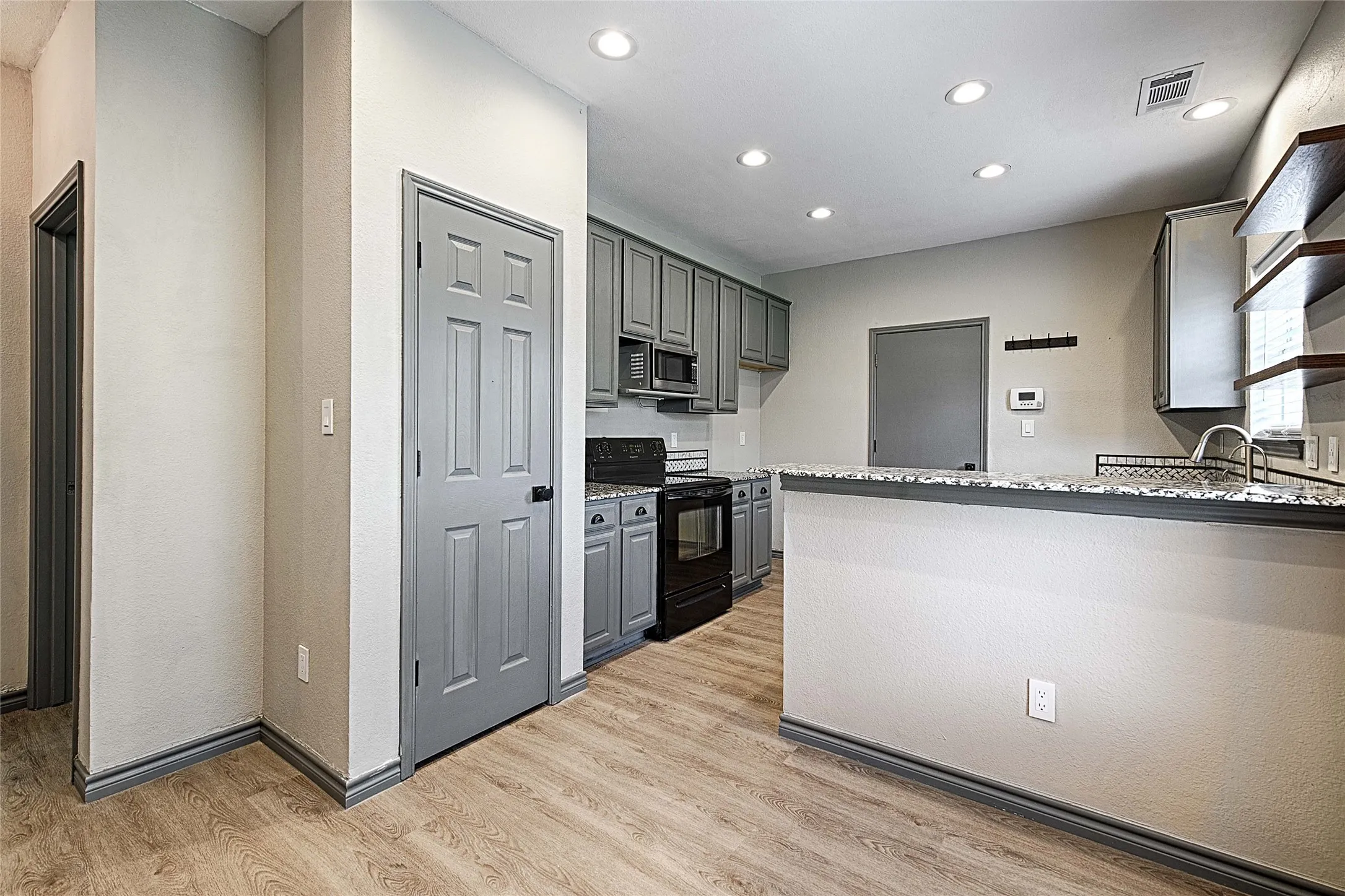 Single Family Residence For Sale in Dallas County , 4805 Hunters Ridge Drive, Sachse, Texas 75048, 3 Bedroom, 2 Bathroom, 2 Garage spaces, 1,659 Sqft, built in 1993, Preowned, mls#21195849, Real Estate Agent in Sachse, Homes For Sale in Dallas county, Homes For Sale in Sachse, Realtor in Sachse Texas, Real Estate Brokerage Independent Realty Texas, Luminita Cordes Realtor