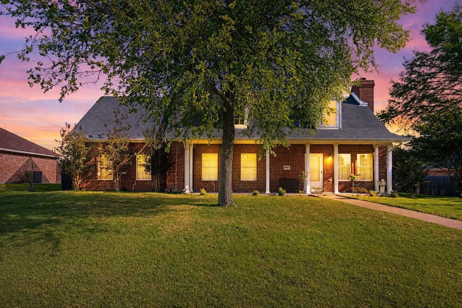 Single Family Residence For Sale in Dallas County , 4805 Hunters Ridge Drive, Sachse, Texas 75048, 3 Bedroom, 2 Bathroom, 2 Garage spaces, 1,659 Sqft, built in 1993, Preowned, mls#21195849, Real Estate Agent in Sachse, Homes For Sale in Dallas county, Homes For Sale in Sachse, Realtor in Sachse Texas, Real Estate Brokerage Independent Realty Texas, Luminita Cordes Realtor