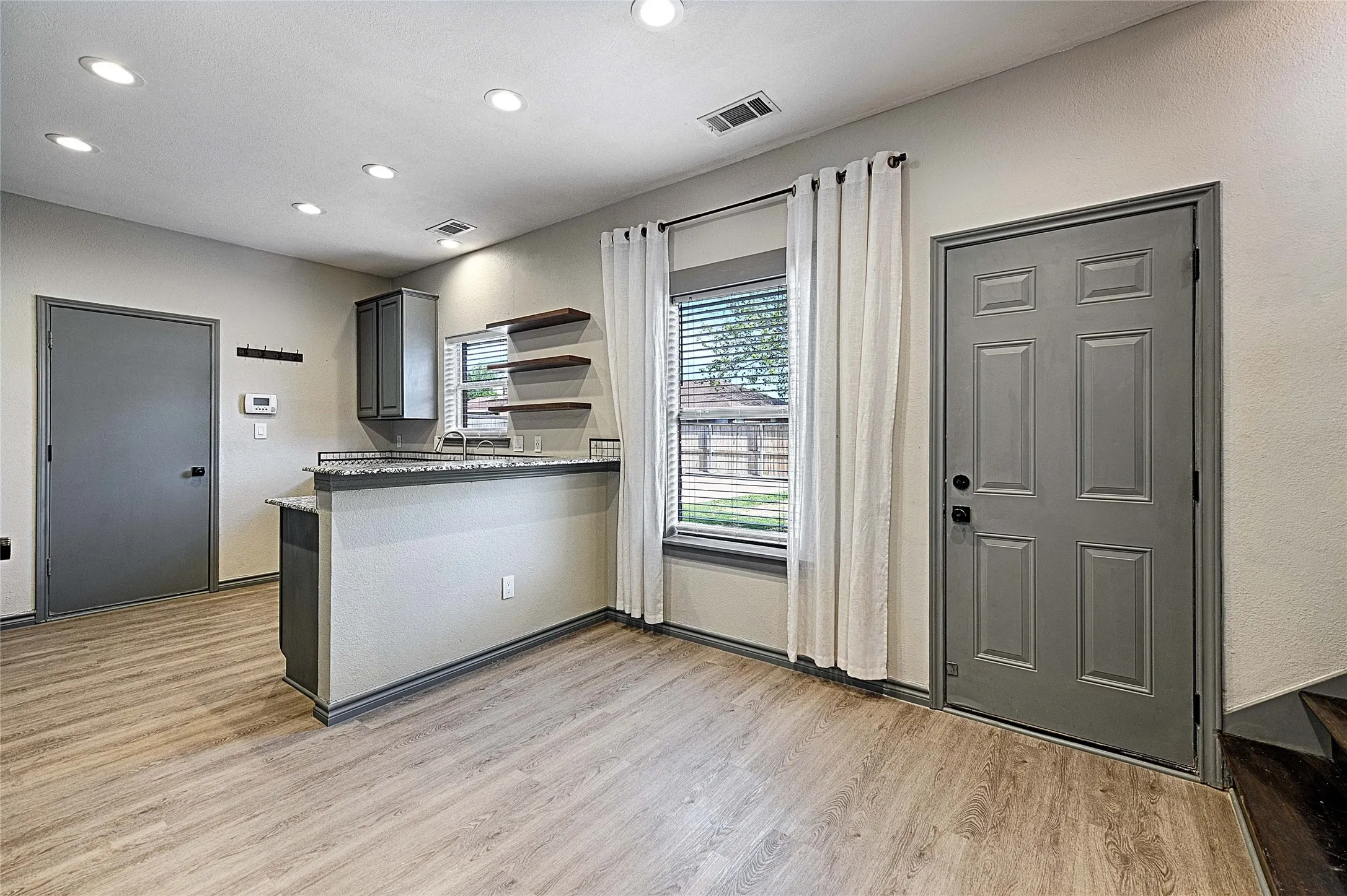 Single Family Residence For Sale in Dallas County , 4805 Hunters Ridge Drive, Sachse, Texas 75048, 3 Bedroom, 2 Bathroom, 2 Garage spaces, 1,659 Sqft, built in 1993, Preowned, mls#21195849, Real Estate Agent in Sachse, Homes For Sale in Dallas county, Homes For Sale in Sachse, Realtor in Sachse Texas, Real Estate Brokerage Independent Realty Texas, Luminita Cordes Realtor