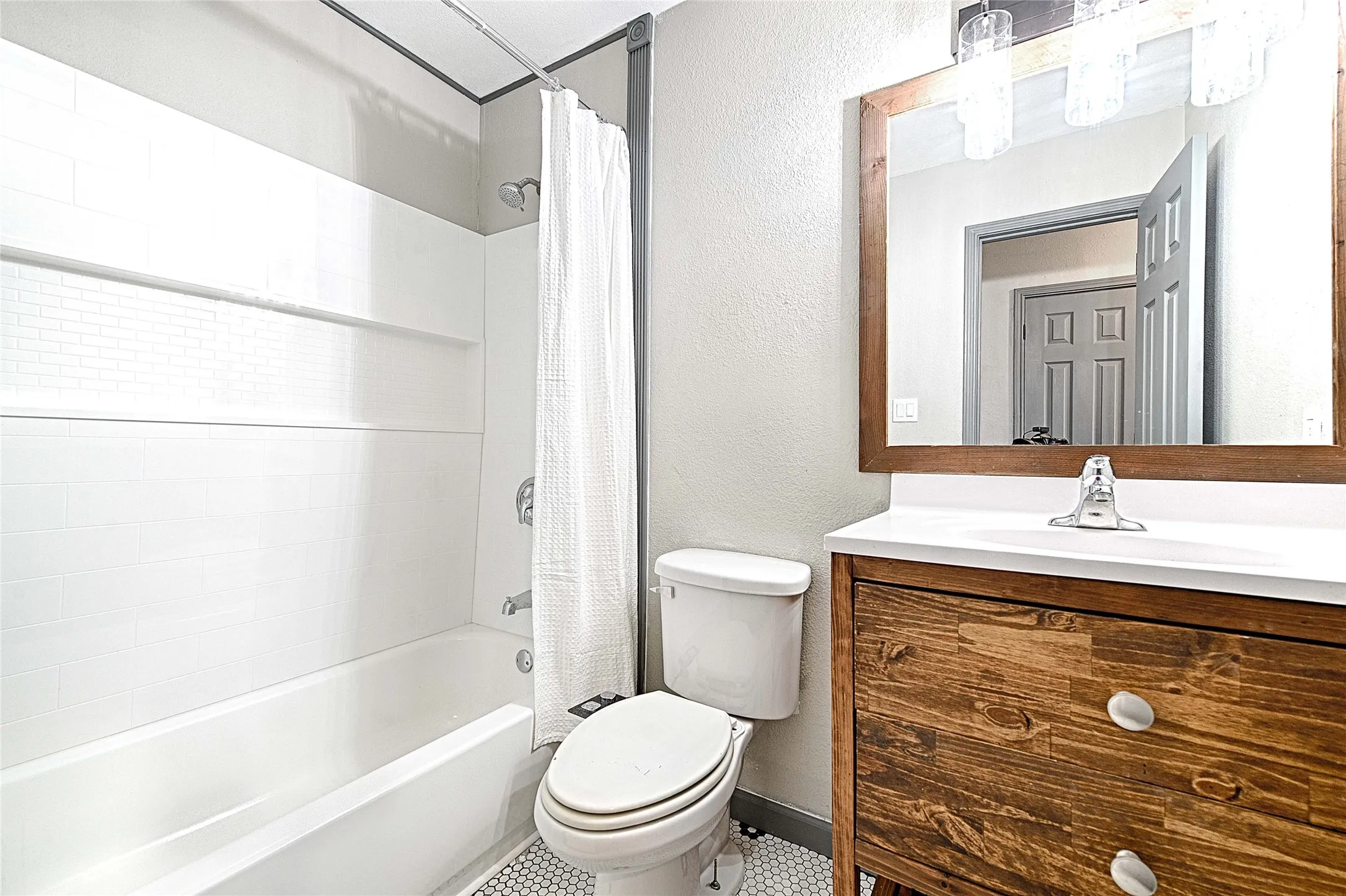 Single Family Residence For Sale in Dallas County , 4805 Hunters Ridge Drive, Sachse, Texas 75048, 3 Bedroom, 2 Bathroom, 2 Garage spaces, 1,659 Sqft, built in 1993, Preowned, mls#21195849, Real Estate Agent in Sachse, Homes For Sale in Dallas county, Homes For Sale in Sachse, Realtor in Sachse Texas, Real Estate Brokerage Independent Realty Texas, Luminita Cordes Realtor