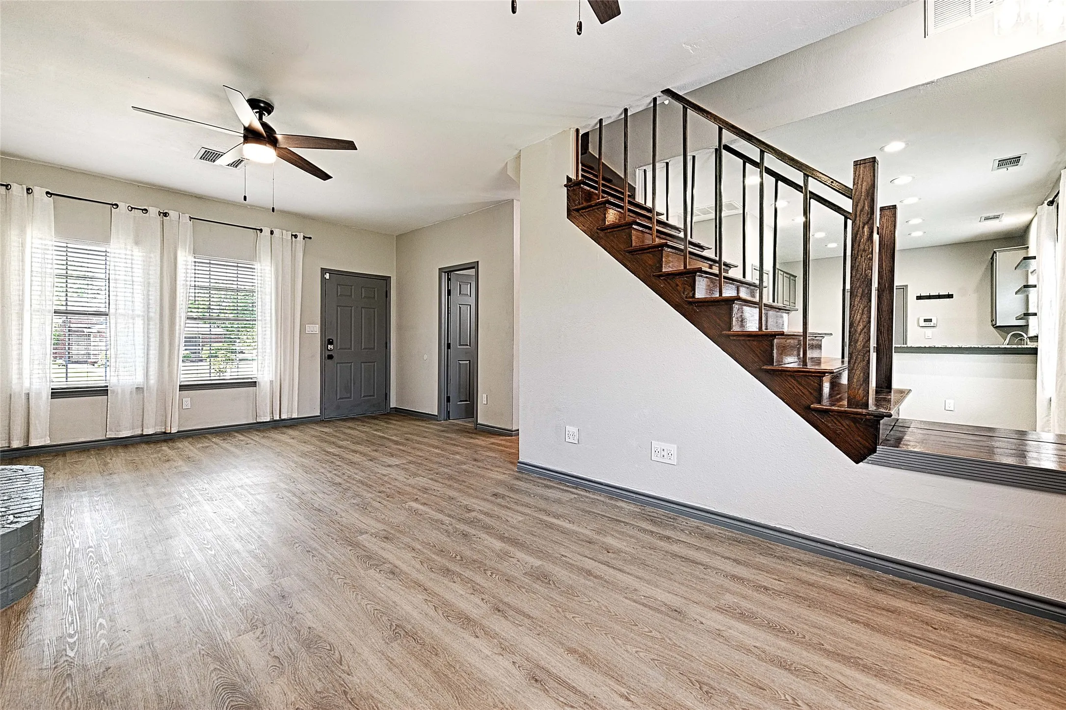 Single Family Residence For Sale in Dallas County , 4805 Hunters Ridge Drive, Sachse, Texas 75048, 3 Bedroom, 2 Bathroom, 2 Garage spaces, 1,659 Sqft, built in 1993, Preowned, mls#21195849, Real Estate Agent in Sachse, Homes For Sale in Dallas county, Homes For Sale in Sachse, Realtor in Sachse Texas, Real Estate Brokerage Independent Realty Texas, Luminita Cordes Realtor