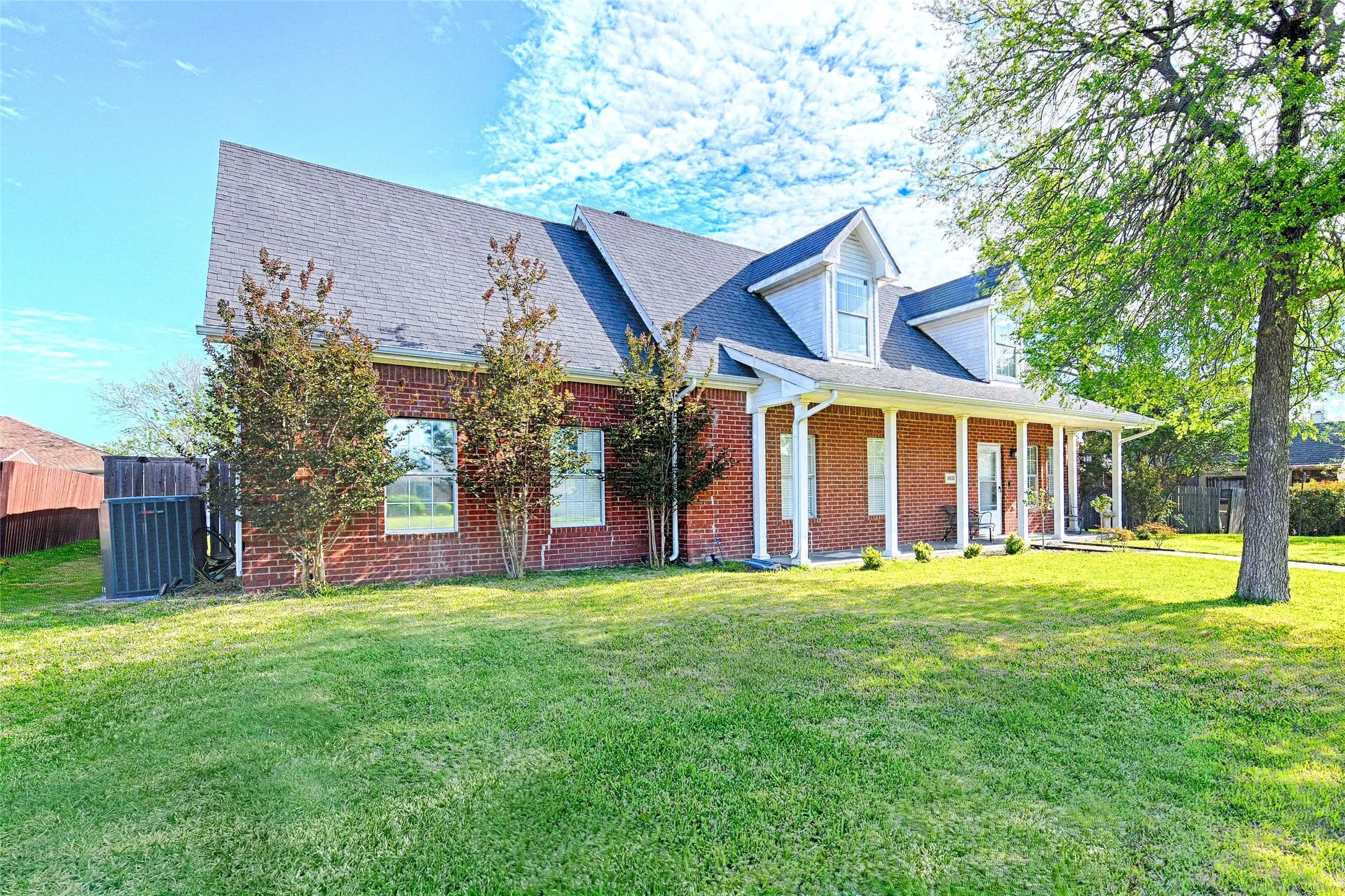 Single Family Residence For Sale in Dallas County , 4805 Hunters Ridge Drive, Sachse, Texas 75048, 3 Bedroom, 2 Bathroom, 2 Garage spaces, 1,659 Sqft, built in 1993, Preowned, mls#21195849, Real Estate Agent in Sachse, Homes For Sale in Dallas county, Homes For Sale in Sachse, Realtor in Sachse Texas, Real Estate Brokerage Independent Realty Texas, Luminita Cordes Realtor
