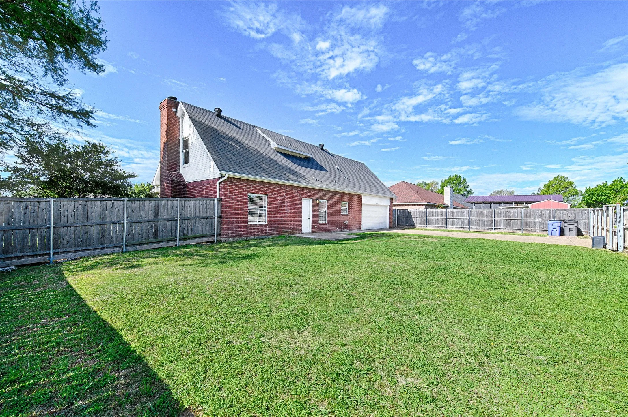Single Family Residence For Sale in Dallas County , 4805 Hunters Ridge Drive, Sachse, Texas 75048, 3 Bedroom, 2 Bathroom, 2 Garage spaces, 1,659 Sqft, built in 1993, Preowned, mls#21195849, Real Estate Agent in Sachse, Homes For Sale in Dallas county, Homes For Sale in Sachse, Realtor in Sachse Texas, Real Estate Brokerage Independent Realty Texas, Luminita Cordes Realtor