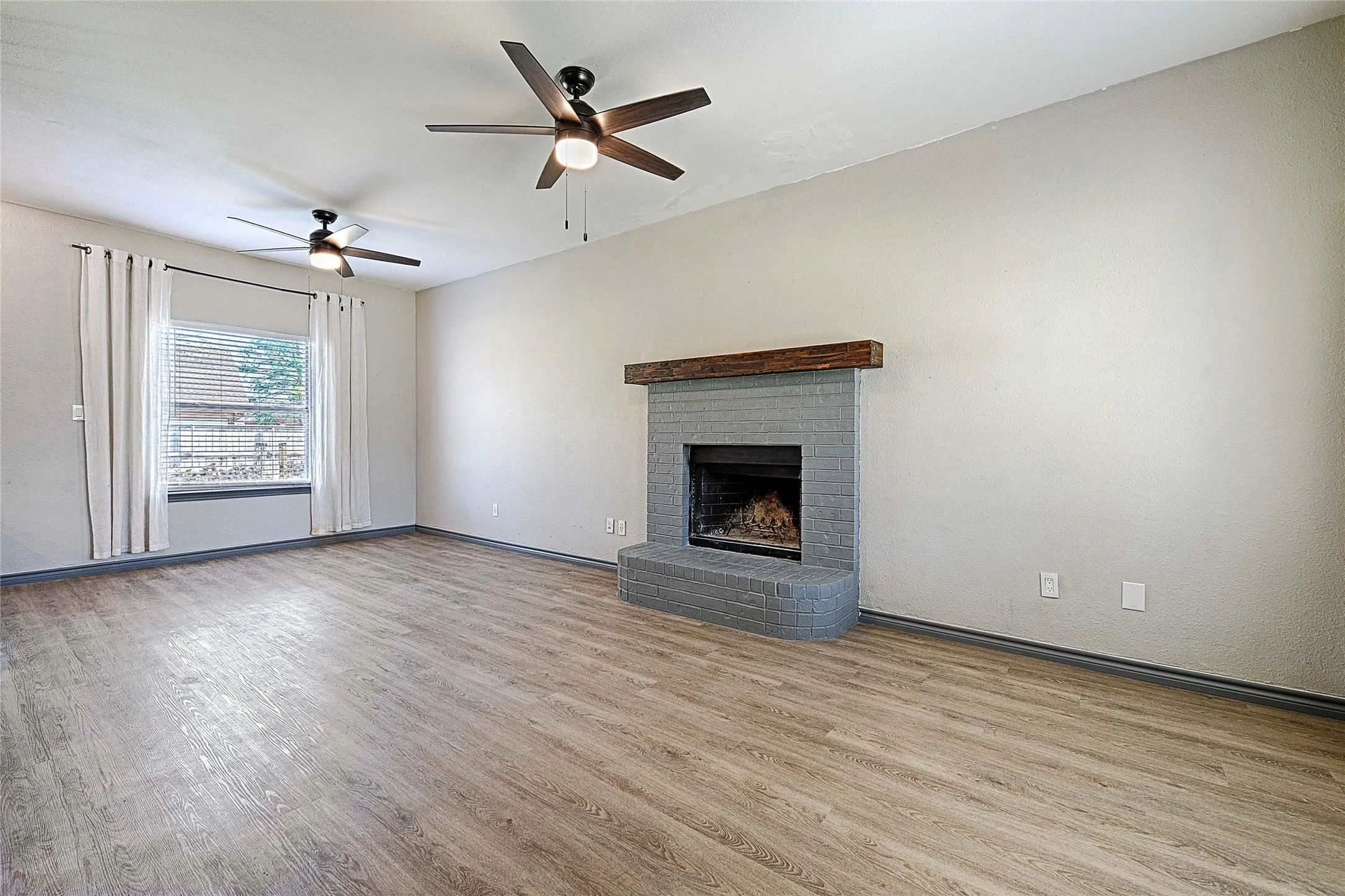 Single Family Residence For Sale in Dallas County , 4805 Hunters Ridge Drive, Sachse, Texas 75048, 3 Bedroom, 2 Bathroom, 2 Garage spaces, 1,659 Sqft, built in 1993, Preowned, mls#21195849, Real Estate Agent in Sachse, Homes For Sale in Dallas county, Homes For Sale in Sachse, Realtor in Sachse Texas, Real Estate Brokerage Independent Realty Texas, Luminita Cordes Realtor