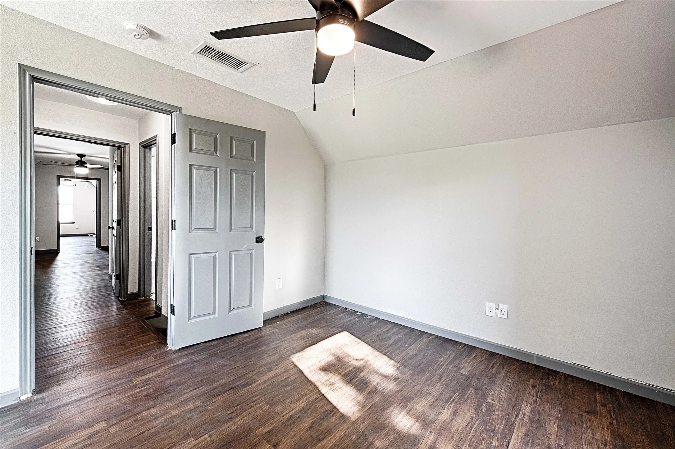 Single Family Residence For Sale in Dallas County , 4805 Hunters Ridge Drive, Sachse, Texas 75048, 3 Bedroom, 2 Bathroom, 2 Garage spaces, 1,659 Sqft, built in 1993, Preowned, mls#21195849, Real Estate Agent in Sachse, Homes For Sale in Dallas county, Homes For Sale in Sachse, Realtor in Sachse Texas, Real Estate Brokerage Independent Realty Texas, Luminita Cordes Realtor