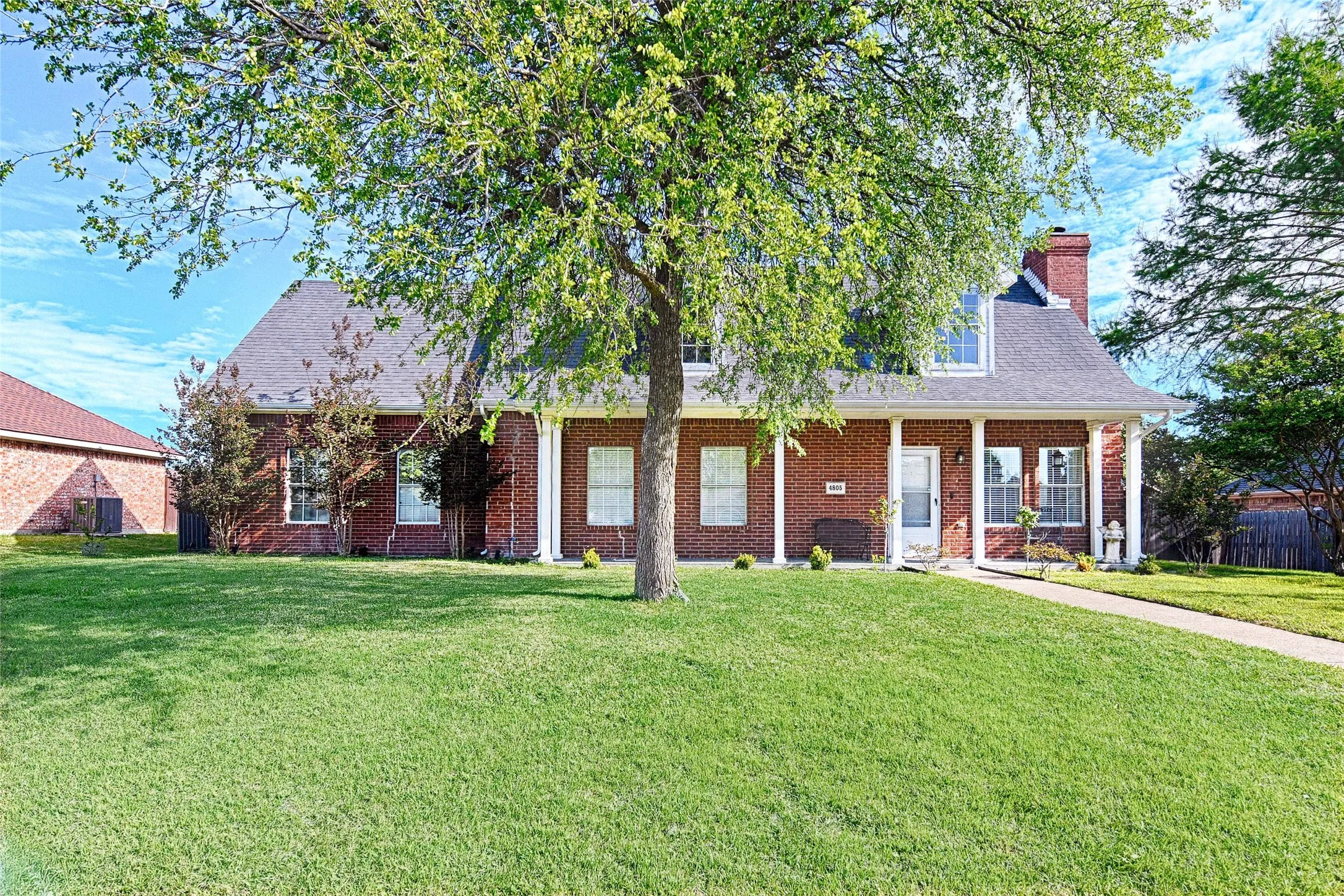 Single Family Residence For Sale in Dallas County , 4805 Hunters Ridge Drive, Sachse, Texas 75048, 3 Bedroom, 2 Bathroom, 2 Garage spaces, 1,659 Sqft, built in 1993, Preowned, mls#21195849, Real Estate Agent in Sachse, Homes For Sale in Dallas county, Homes For Sale in Sachse, Realtor in Sachse Texas, Real Estate Brokerage Independent Realty Texas, Luminita Cordes Realtor