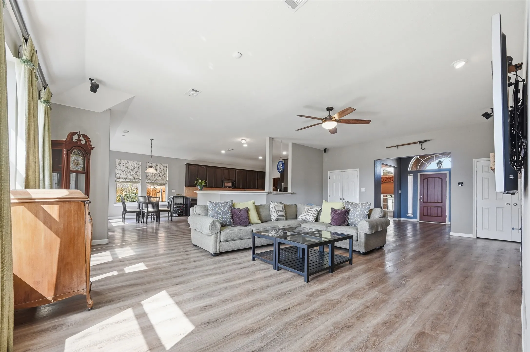 Single Family Residence For Sale in Dallas County , 6610 Driftwood Lane, Rowlett, Texas 75089, 4 Bedroom, 2 Bathroom, 2 Garage spaces, 2,624 Sqft, built in 2001, Preowned, mls#21205362, Real Estate Agent in Rowlett, Homes For Sale in Dallas county, Homes For Sale in Rowlett, Realtor in Rowlett Texas, Real Estate Brokerage Independent Realty Texas, Luminita Cordes Realtor