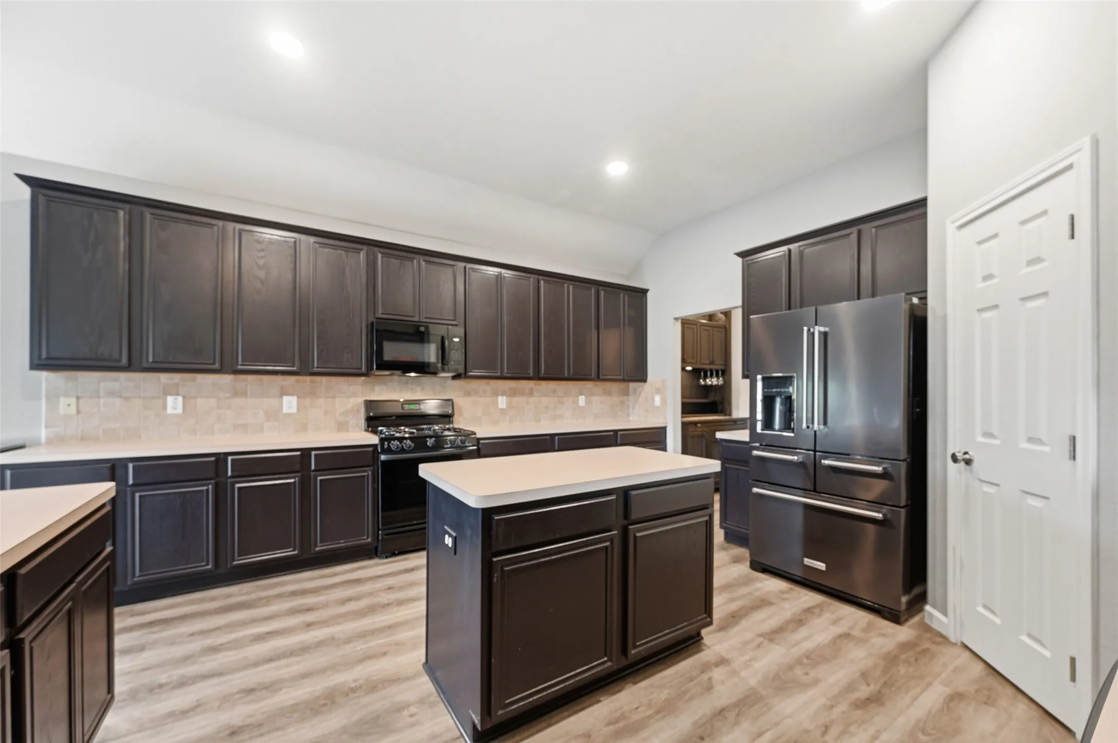 Single Family Residence For Sale in Dallas County , 6610 Driftwood Lane, Rowlett, Texas 75089, 4 Bedroom, 2 Bathroom, 2 Garage spaces, 2,624 Sqft, built in 2001, Preowned, mls#21205362, Real Estate Agent in Rowlett, Homes For Sale in Dallas county, Homes For Sale in Rowlett, Realtor in Rowlett Texas, Real Estate Brokerage Independent Realty Texas, Luminita Cordes Realtor