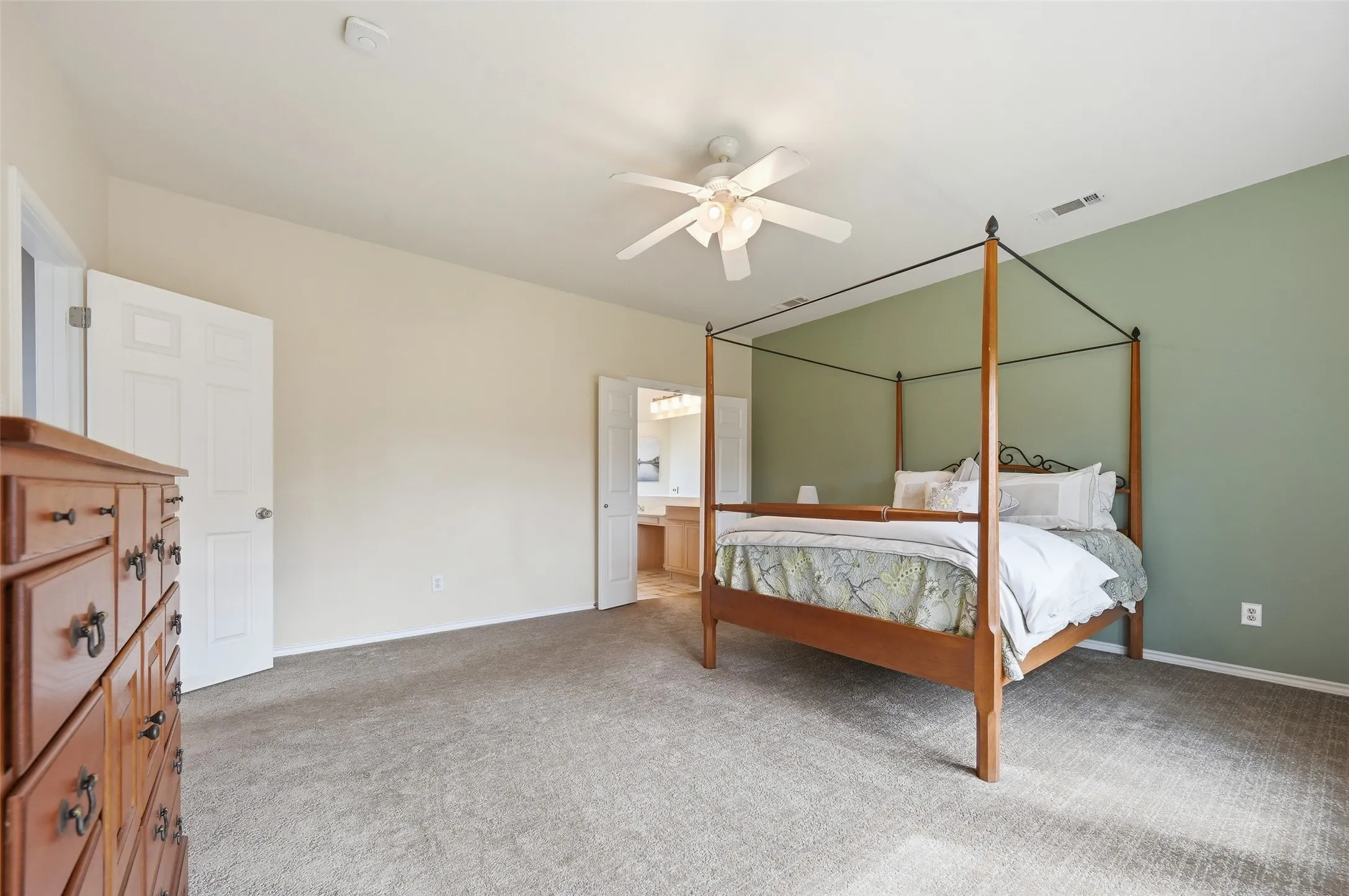 Single Family Residence For Sale in Dallas County , 6610 Driftwood Lane, Rowlett, Texas 75089, 4 Bedroom, 2 Bathroom, 2 Garage spaces, 2,624 Sqft, built in 2001, Preowned, mls#21205362, Real Estate Agent in Rowlett, Homes For Sale in Dallas county, Homes For Sale in Rowlett, Realtor in Rowlett Texas, Real Estate Brokerage Independent Realty Texas, Luminita Cordes Realtor