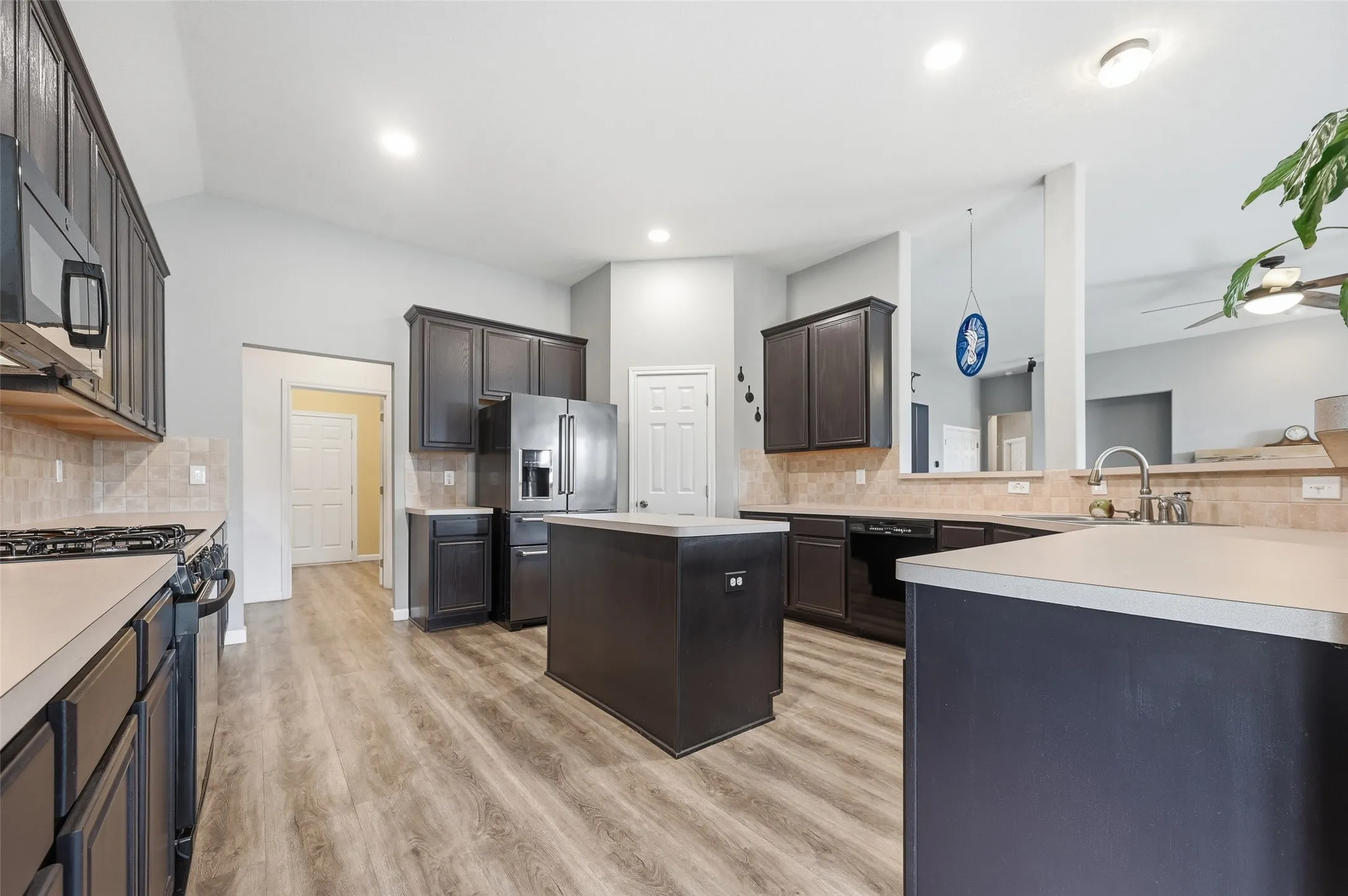 Single Family Residence For Sale in Dallas County , 6610 Driftwood Lane, Rowlett, Texas 75089, 4 Bedroom, 2 Bathroom, 2 Garage spaces, 2,624 Sqft, built in 2001, Preowned, mls#21205362, Real Estate Agent in Rowlett, Homes For Sale in Dallas county, Homes For Sale in Rowlett, Realtor in Rowlett Texas, Real Estate Brokerage Independent Realty Texas, Luminita Cordes Realtor