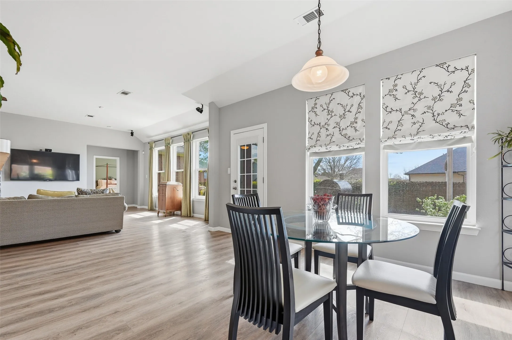 Single Family Residence For Sale in Dallas County , 6610 Driftwood Lane, Rowlett, Texas 75089, 4 Bedroom, 2 Bathroom, 2 Garage spaces, 2,624 Sqft, built in 2001, Preowned, mls#21205362, Real Estate Agent in Rowlett, Homes For Sale in Dallas county, Homes For Sale in Rowlett, Realtor in Rowlett Texas, Real Estate Brokerage Independent Realty Texas, Luminita Cordes Realtor