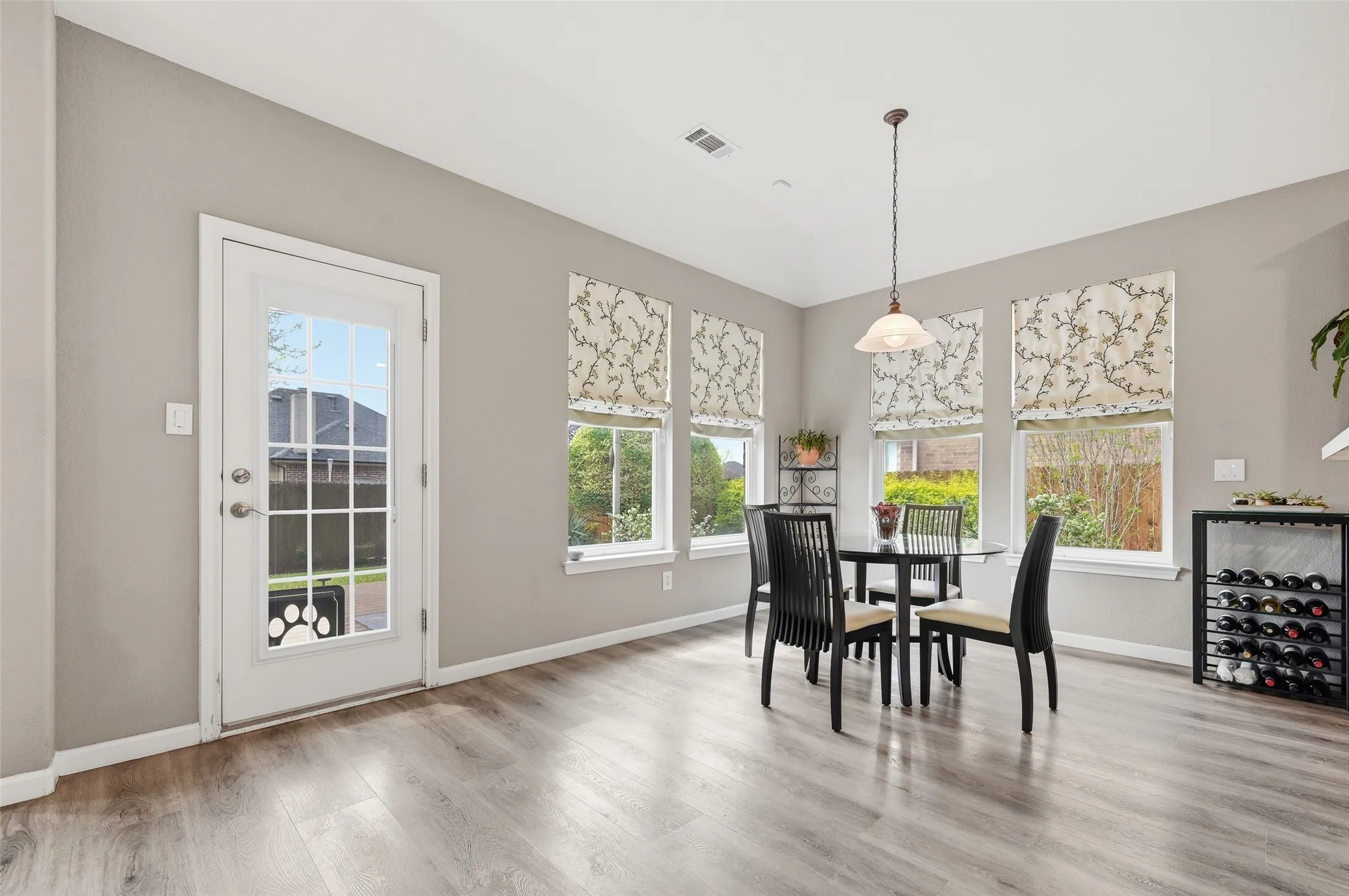 Single Family Residence For Sale in Dallas County , 6610 Driftwood Lane, Rowlett, Texas 75089, 4 Bedroom, 2 Bathroom, 2 Garage spaces, 2,624 Sqft, built in 2001, Preowned, mls#21205362, Real Estate Agent in Rowlett, Homes For Sale in Dallas county, Homes For Sale in Rowlett, Realtor in Rowlett Texas, Real Estate Brokerage Independent Realty Texas, Luminita Cordes Realtor