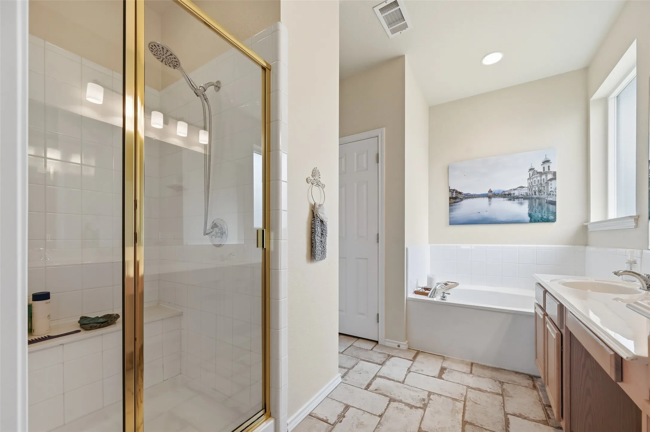 Single Family Residence For Sale in Dallas County , 6610 Driftwood Lane, Rowlett, Texas 75089, 4 Bedroom, 2 Bathroom, 2 Garage spaces, 2,624 Sqft, built in 2001, Preowned, mls#21205362, Real Estate Agent in Rowlett, Homes For Sale in Dallas county, Homes For Sale in Rowlett, Realtor in Rowlett Texas, Real Estate Brokerage Independent Realty Texas, Luminita Cordes Realtor