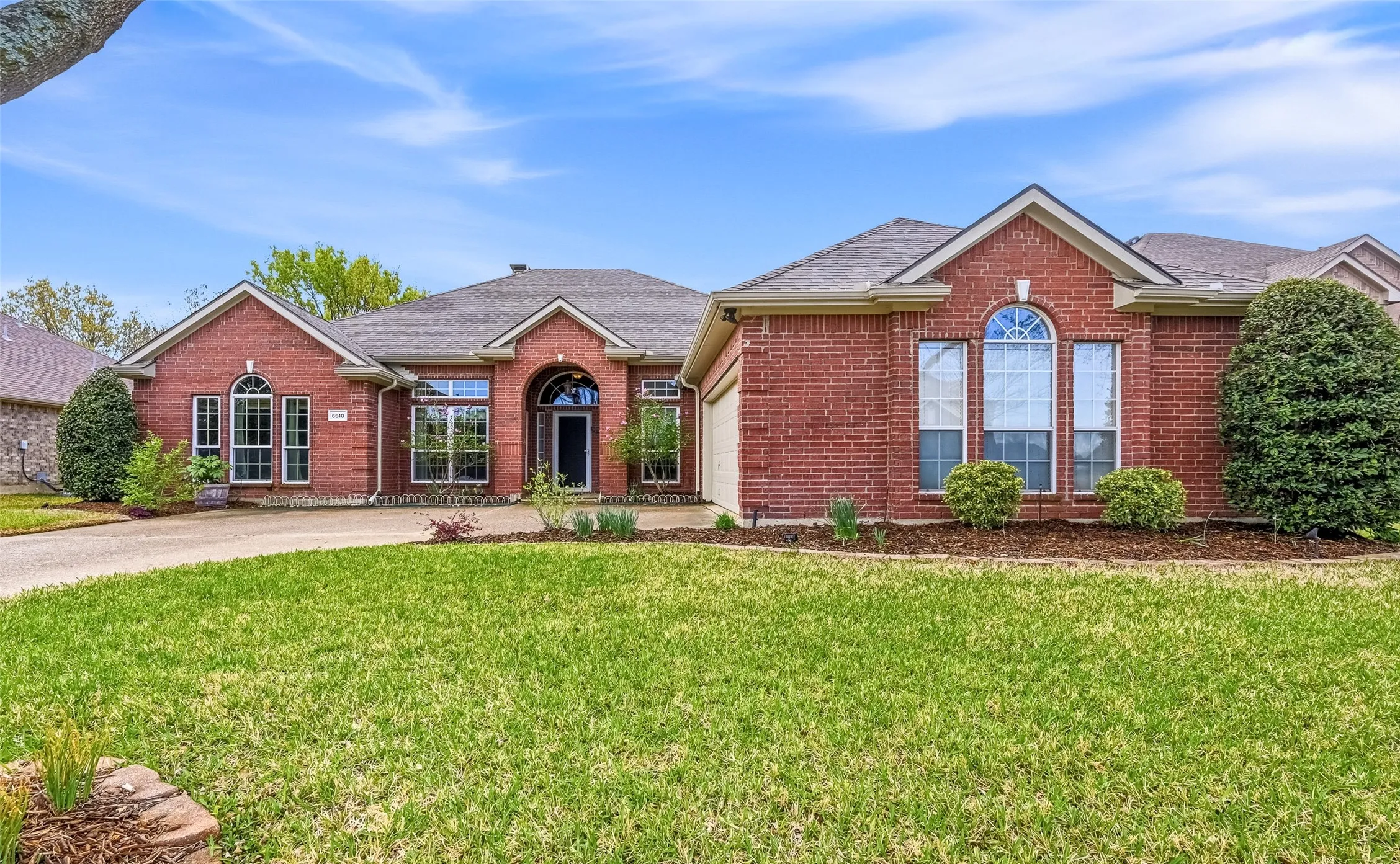 Single Family Residence For Sale in Dallas County , 6610 Driftwood Lane, Rowlett, Texas 75089, 4 Bedroom, 2 Bathroom, 2 Garage spaces, 2,624 Sqft, built in 2001, Preowned, mls#21205362, Real Estate Agent in Rowlett, Homes For Sale in Dallas county, Homes For Sale in Rowlett, Realtor in Rowlett Texas, Real Estate Brokerage Independent Realty Texas, Luminita Cordes Realtor