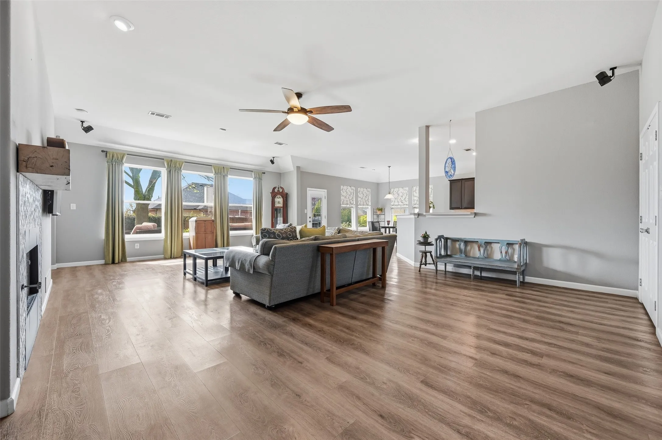 Single Family Residence For Sale in Dallas County , 6610 Driftwood Lane, Rowlett, Texas 75089, 4 Bedroom, 2 Bathroom, 2 Garage spaces, 2,624 Sqft, built in 2001, Preowned, mls#21205362, Real Estate Agent in Rowlett, Homes For Sale in Dallas county, Homes For Sale in Rowlett, Realtor in Rowlett Texas, Real Estate Brokerage Independent Realty Texas, Luminita Cordes Realtor