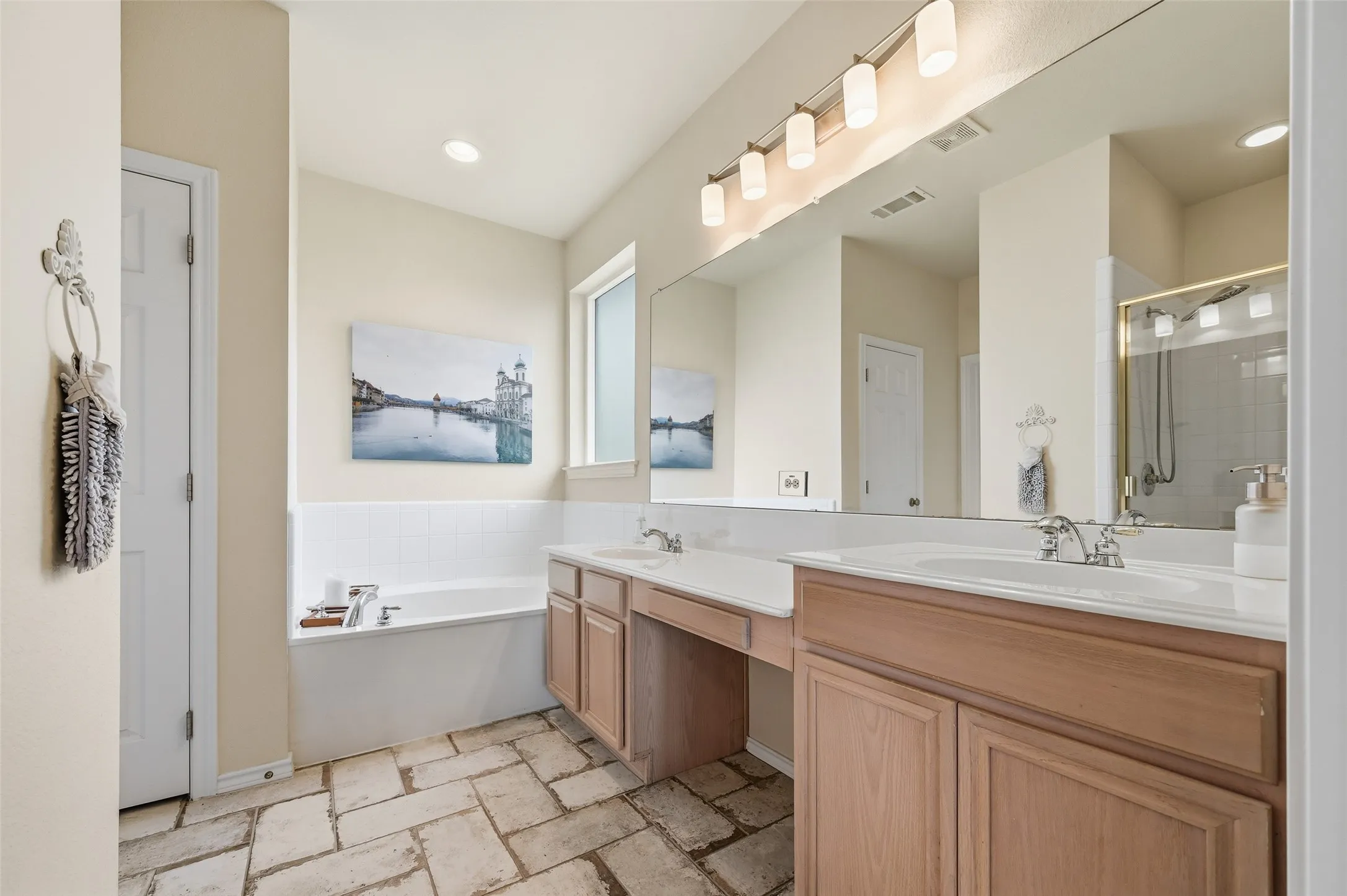 Single Family Residence For Sale in Dallas County , 6610 Driftwood Lane, Rowlett, Texas 75089, 4 Bedroom, 2 Bathroom, 2 Garage spaces, 2,624 Sqft, built in 2001, Preowned, mls#21205362, Real Estate Agent in Rowlett, Homes For Sale in Dallas county, Homes For Sale in Rowlett, Realtor in Rowlett Texas, Real Estate Brokerage Independent Realty Texas, Luminita Cordes Realtor