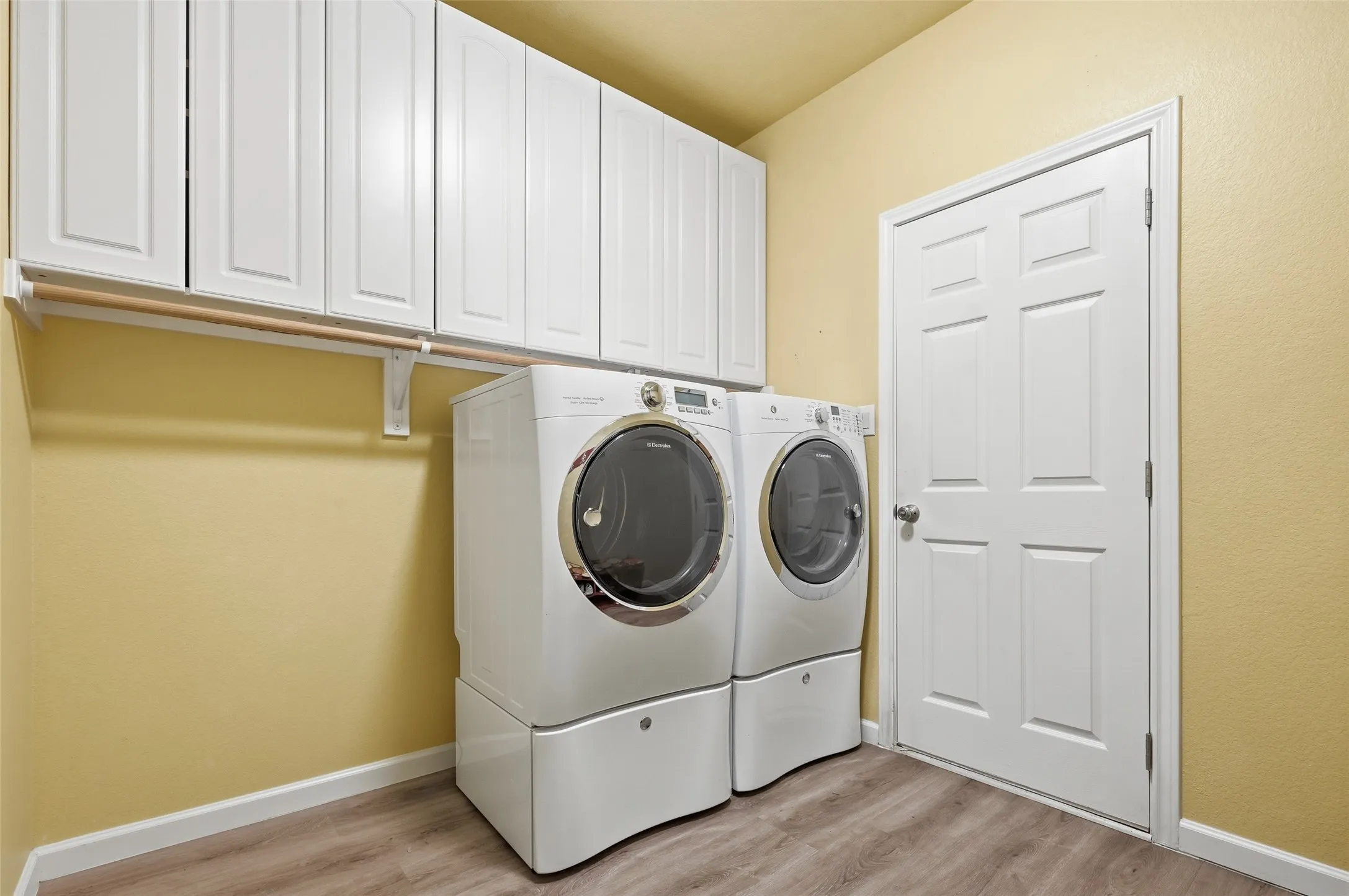 Single Family Residence For Sale in Dallas County , 6610 Driftwood Lane, Rowlett, Texas 75089, 4 Bedroom, 2 Bathroom, 2 Garage spaces, 2,624 Sqft, built in 2001, Preowned, mls#21205362, Real Estate Agent in Rowlett, Homes For Sale in Dallas county, Homes For Sale in Rowlett, Realtor in Rowlett Texas, Real Estate Brokerage Independent Realty Texas, Luminita Cordes Realtor