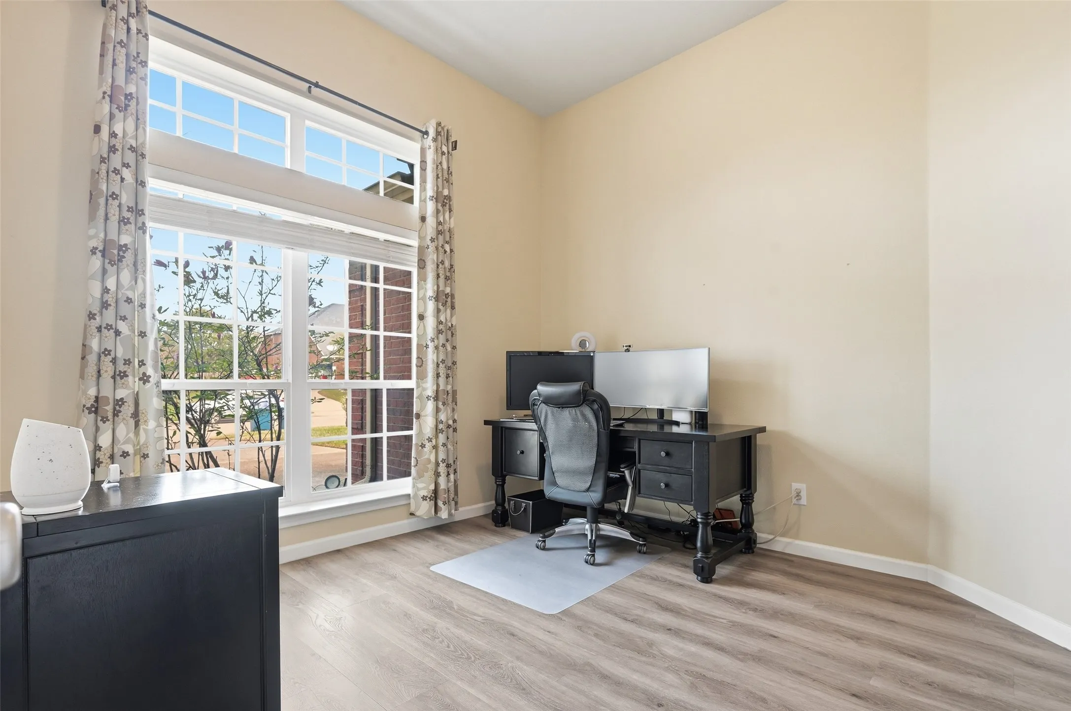 Single Family Residence For Sale in Dallas County , 6610 Driftwood Lane, Rowlett, Texas 75089, 4 Bedroom, 2 Bathroom, 2 Garage spaces, 2,624 Sqft, built in 2001, Preowned, mls#21205362, Real Estate Agent in Rowlett, Homes For Sale in Dallas county, Homes For Sale in Rowlett, Realtor in Rowlett Texas, Real Estate Brokerage Independent Realty Texas, Luminita Cordes Realtor