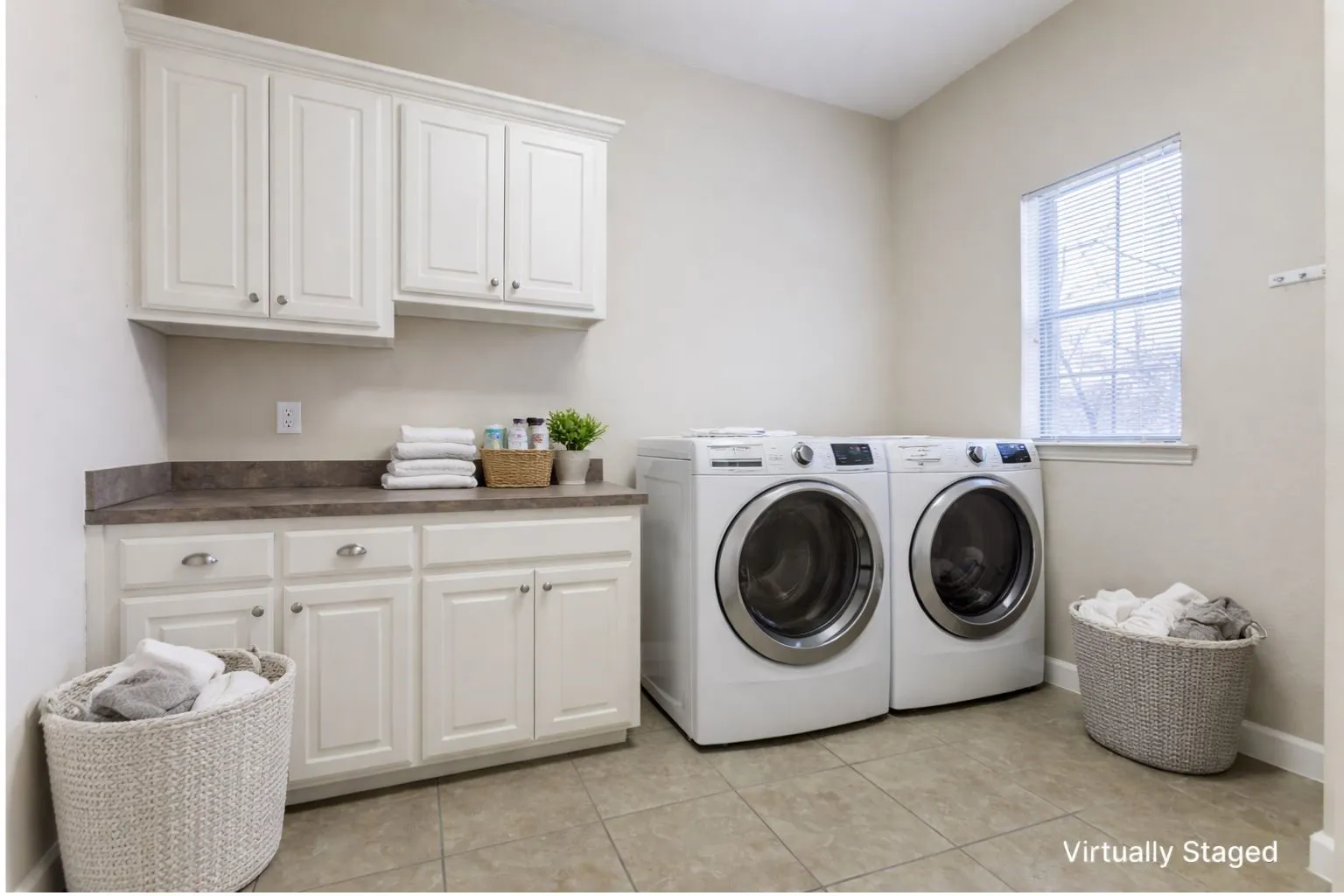Single Family Residence For Sale in Dallas County , 8410 Bridgewater Drive, Rowlett, Texas 75088, 4 Bedrooms, 3 Bathrooms, 2 Garage spaces, 2,904 Sqft, built in 2007, Price $490,000, mls#21207572, Real Estate Agent in Rowlett, Homes For Sale in Dallas county, Homes For Sale in Rowlett, Realtor in Rowlett Texas, Real Estate Brokerage Independent Realty Texas, Luminita Cordes Realtor