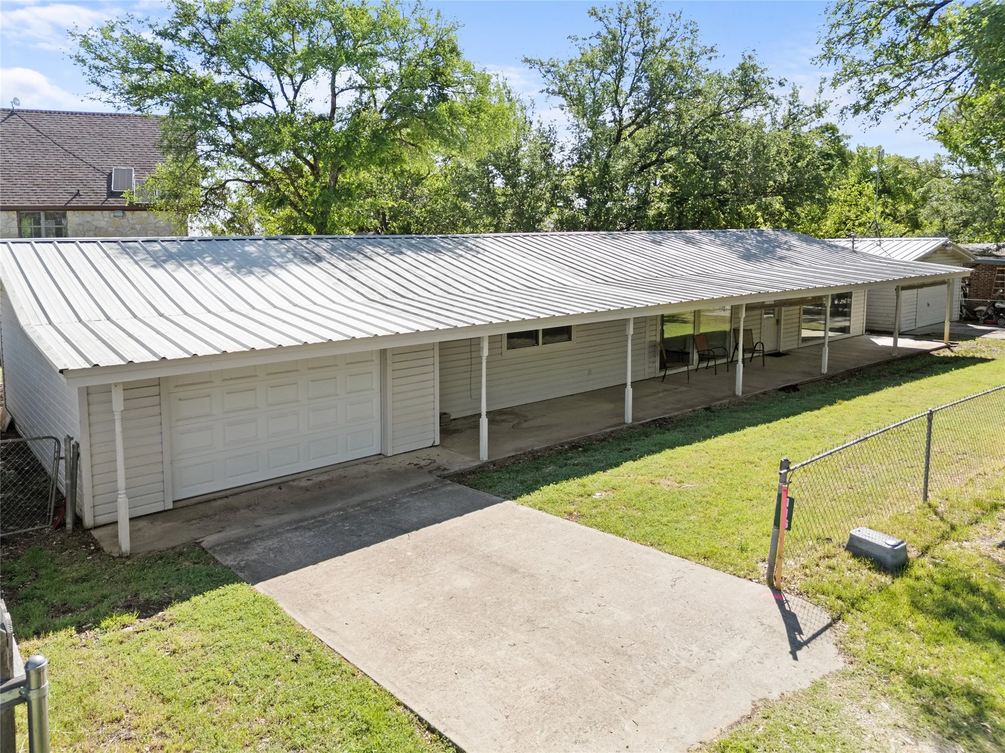 Single Family Residence For Sale in Bosque County , 116 County Road 1751, Clifton, Texas 76634, 2 Bedroom, 1 Bathroom, 2 Garage spaces, 1,120 Sqft, built in 1985, mls#21207588, Real Estate Agent in Clifton, Homes For Sale in Bosque county, Homes For Sale in Clifton, Realtor in Clifton Texas, Real Estate Brokerage Independent Realty Texas, Luminita Cordes Realtor