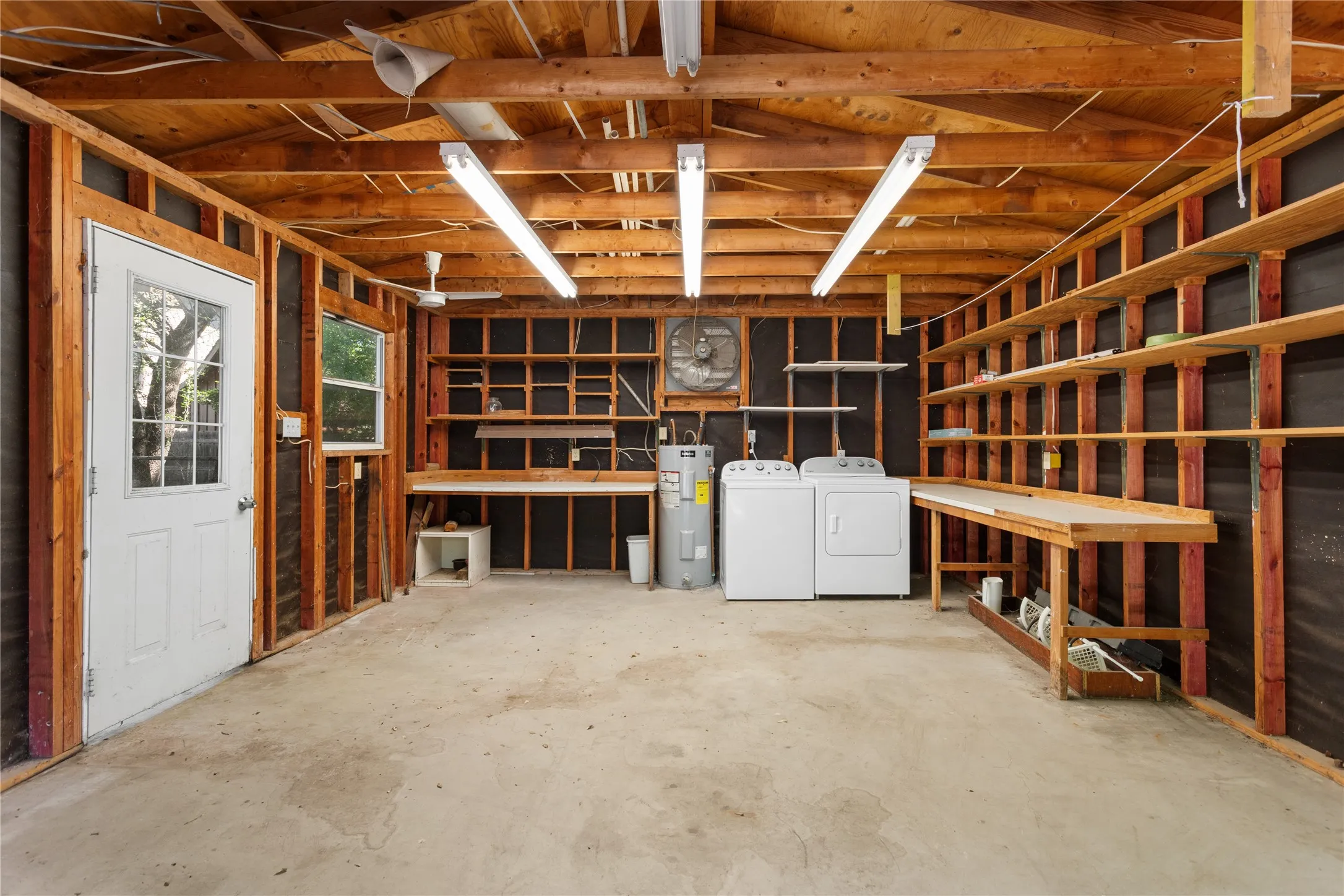 Single Family Residence For Sale in Bosque County , 116 County Road 1751, Clifton, Texas 76634, 2 Bedroom, 1 Bathroom, 2 Garage spaces, 1,120 Sqft, built in 1985, mls#21207588, Real Estate Agent in Clifton, Homes For Sale in Bosque county, Homes For Sale in Clifton, Realtor in Clifton Texas, Real Estate Brokerage Independent Realty Texas, Luminita Cordes Realtor