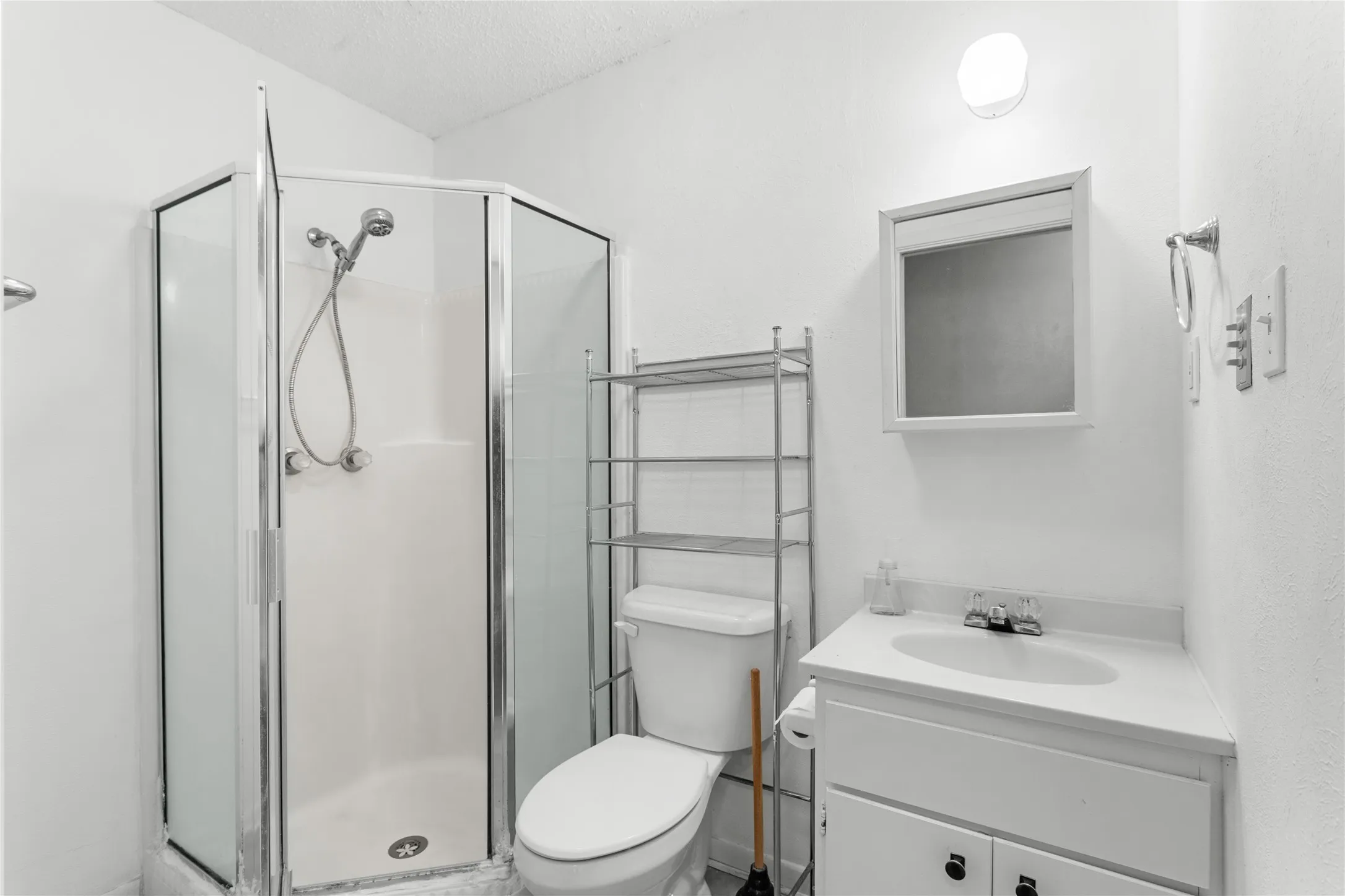 Single Family Residence For Sale in Bosque County , 116 County Road 1751, Clifton, Texas 76634, 2 Bedroom, 1 Bathroom, 2 Garage spaces, 1,120 Sqft, built in 1985, mls#21207588, Real Estate Agent in Clifton, Homes For Sale in Bosque county, Homes For Sale in Clifton, Realtor in Clifton Texas, Real Estate Brokerage Independent Realty Texas, Luminita Cordes Realtor