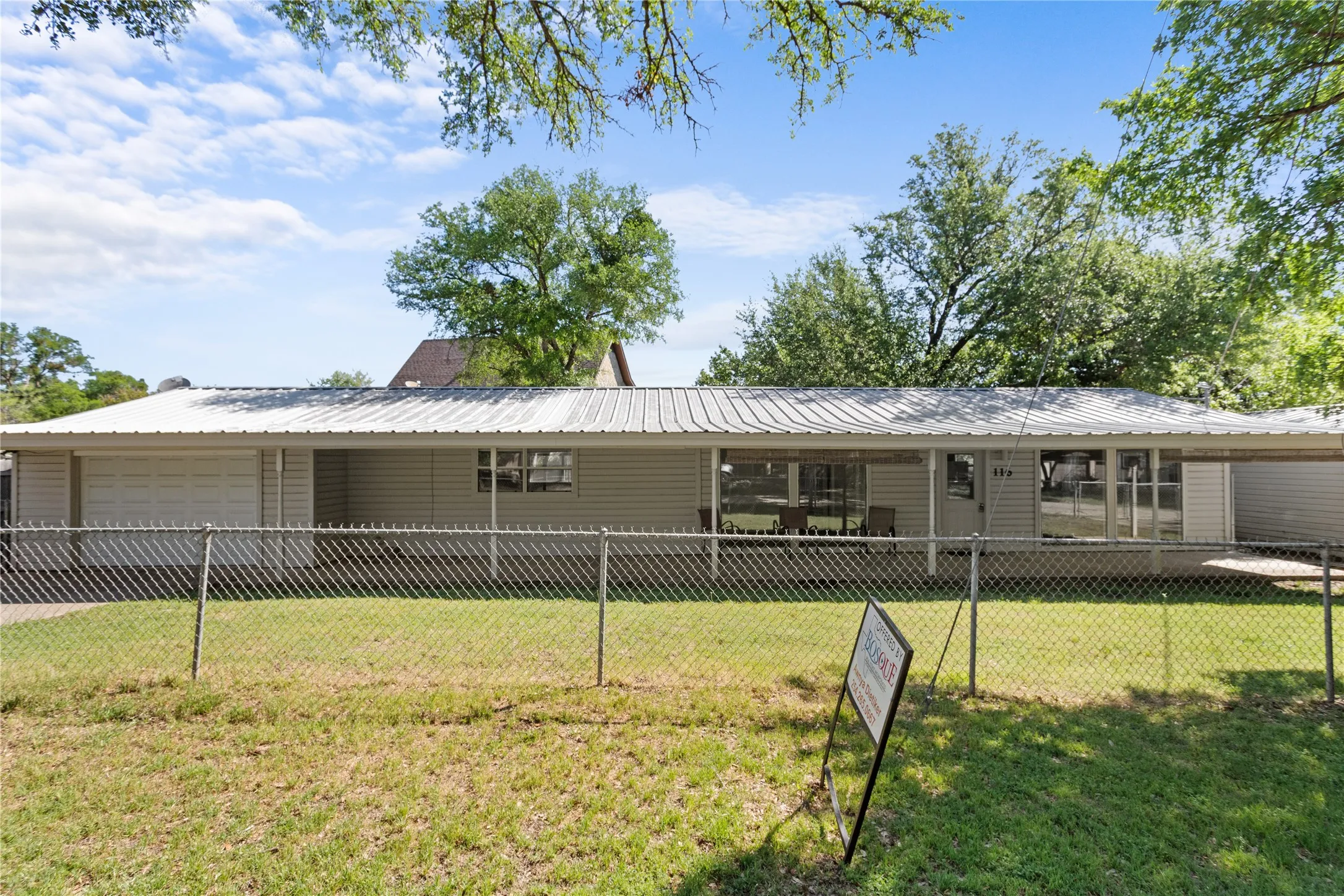 Single Family Residence For Sale in Bosque County , 116 County Road 1751, Clifton, Texas 76634, 2 Bedroom, 1 Bathroom, 2 Garage spaces, 1,120 Sqft, built in 1985, mls#21207588, Real Estate Agent in Clifton, Homes For Sale in Bosque county, Homes For Sale in Clifton, Realtor in Clifton Texas, Real Estate Brokerage Independent Realty Texas, Luminita Cordes Realtor