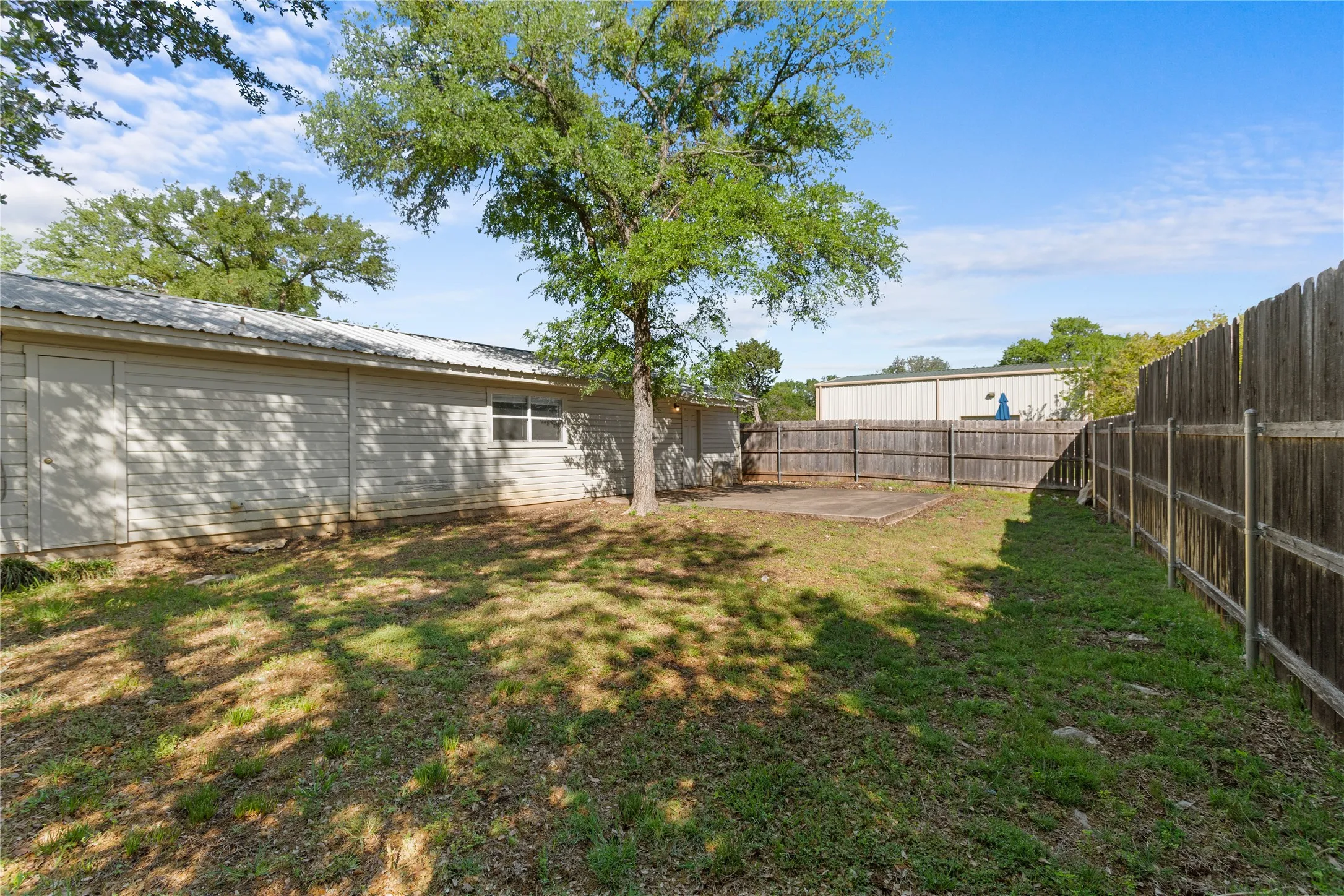 Single Family Residence For Sale in Bosque County , 116 County Road 1751, Clifton, Texas 76634, 2 Bedroom, 1 Bathroom, 2 Garage spaces, 1,120 Sqft, built in 1985, mls#21207588, Real Estate Agent in Clifton, Homes For Sale in Bosque county, Homes For Sale in Clifton, Realtor in Clifton Texas, Real Estate Brokerage Independent Realty Texas, Luminita Cordes Realtor