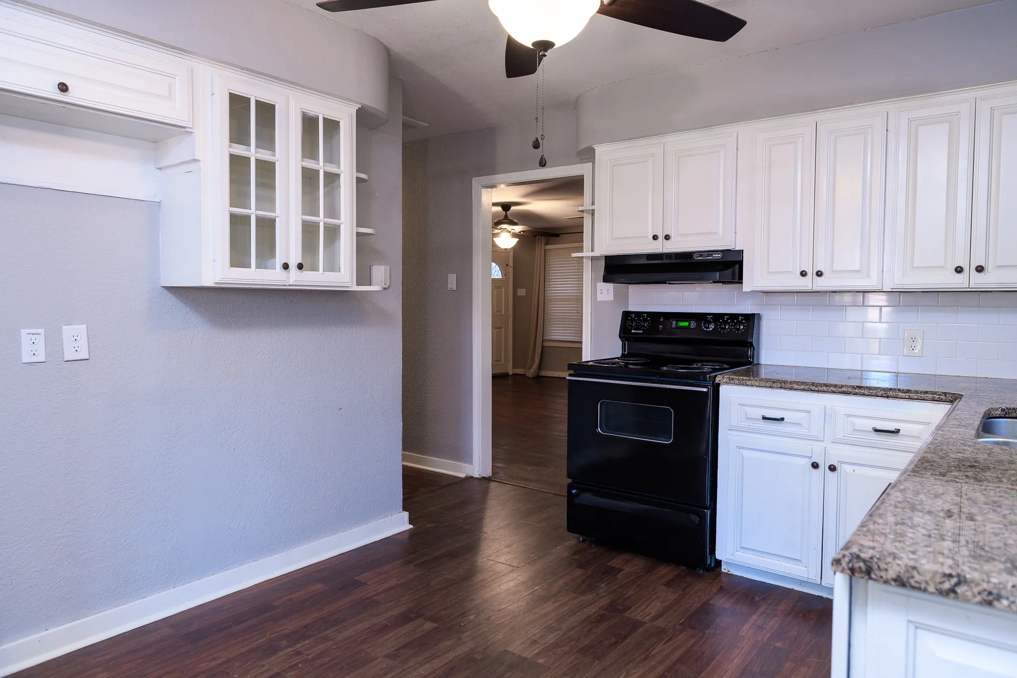 Single Family Residence For Sale in Grayson County , 1500 S Scullin Avenue, Denison, Texas 75020, 3 Bedroom, 1 Bathroom, Garage spaces, 1,281 Sqft, built in 1950, mls#21207579, Real Estate Agent in Denison, Homes For Sale in Grayson county, Homes For Sale in Denison, Realtor in Denison Texas, Real Estate Brokerage Independent Realty Texas, Luminita Cordes Realtor