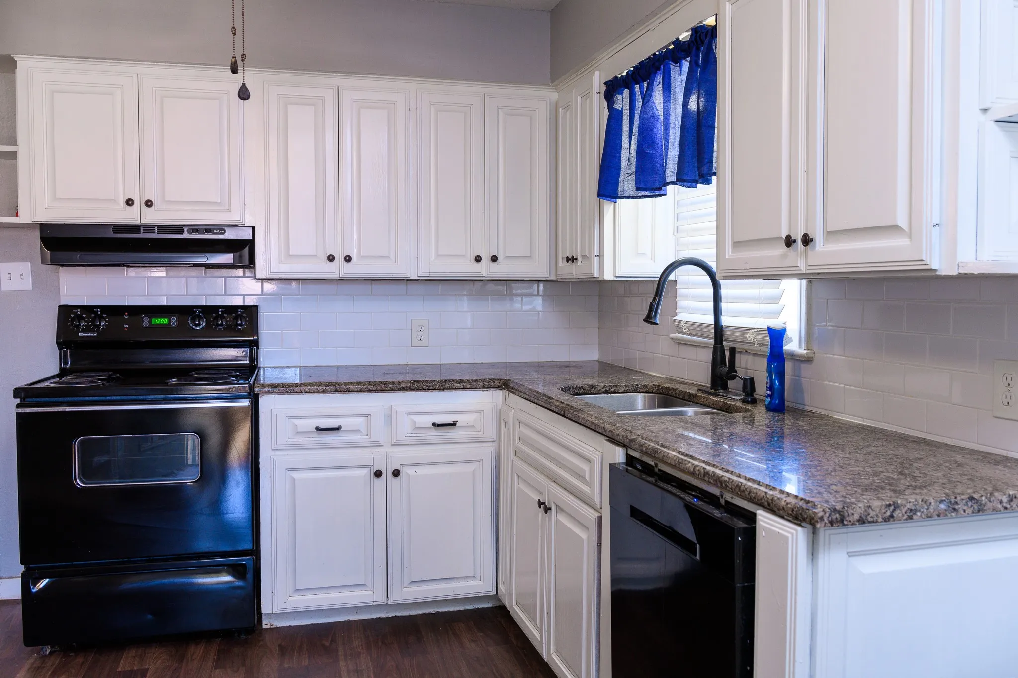 Single Family Residence For Sale in Grayson County , 1500 S Scullin Avenue, Denison, Texas 75020, 3 Bedroom, 1 Bathroom, Garage spaces, 1,281 Sqft, built in 1950, mls#21207579, Real Estate Agent in Denison, Homes For Sale in Grayson county, Homes For Sale in Denison, Realtor in Denison Texas, Real Estate Brokerage Independent Realty Texas, Luminita Cordes Realtor
