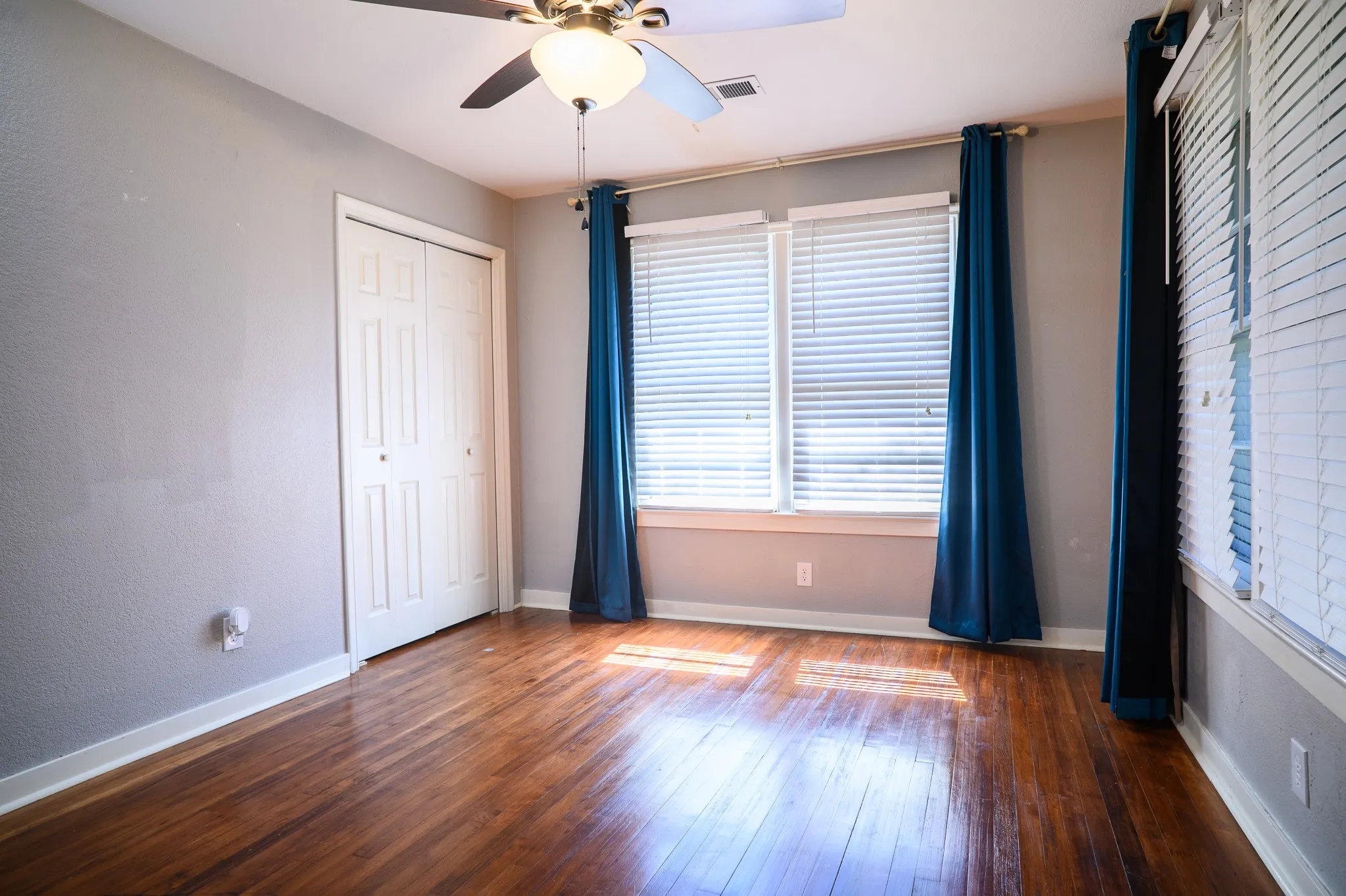 Single Family Residence For Sale in Grayson County , 1500 S Scullin Avenue, Denison, Texas 75020, 3 Bedroom, 1 Bathroom, Garage spaces, 1,281 Sqft, built in 1950, mls#21207579, Real Estate Agent in Denison, Homes For Sale in Grayson county, Homes For Sale in Denison, Realtor in Denison Texas, Real Estate Brokerage Independent Realty Texas, Luminita Cordes Realtor