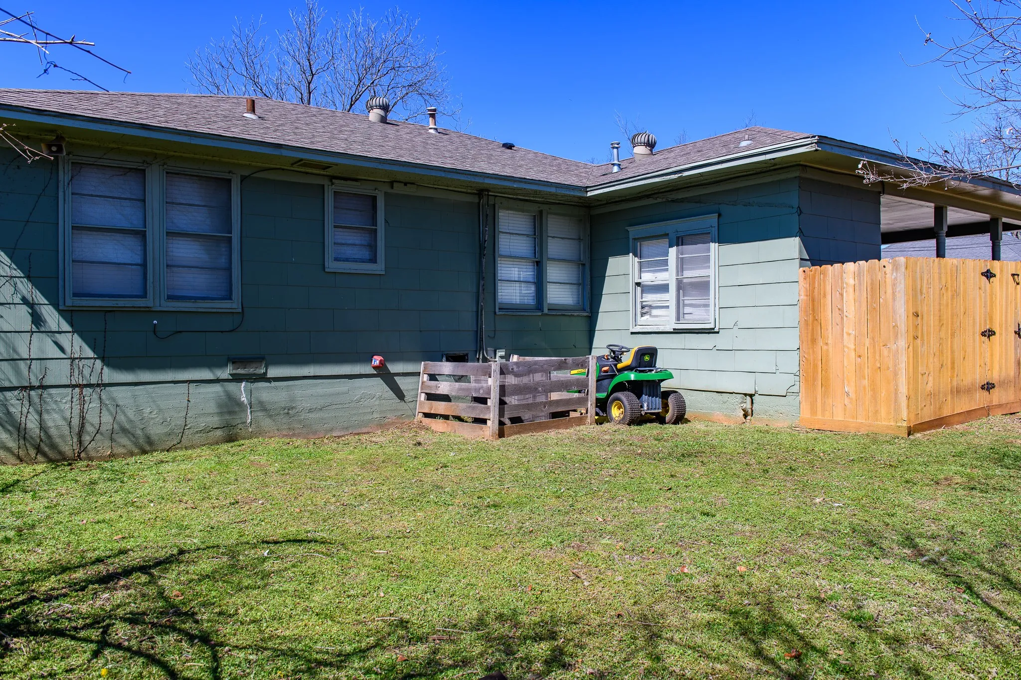 Single Family Residence For Sale in Grayson County , 1500 S Scullin Avenue, Denison, Texas 75020, 3 Bedroom, 1 Bathroom, Garage spaces, 1,281 Sqft, built in 1950, mls#21207579, Real Estate Agent in Denison, Homes For Sale in Grayson county, Homes For Sale in Denison, Realtor in Denison Texas, Real Estate Brokerage Independent Realty Texas, Luminita Cordes Realtor