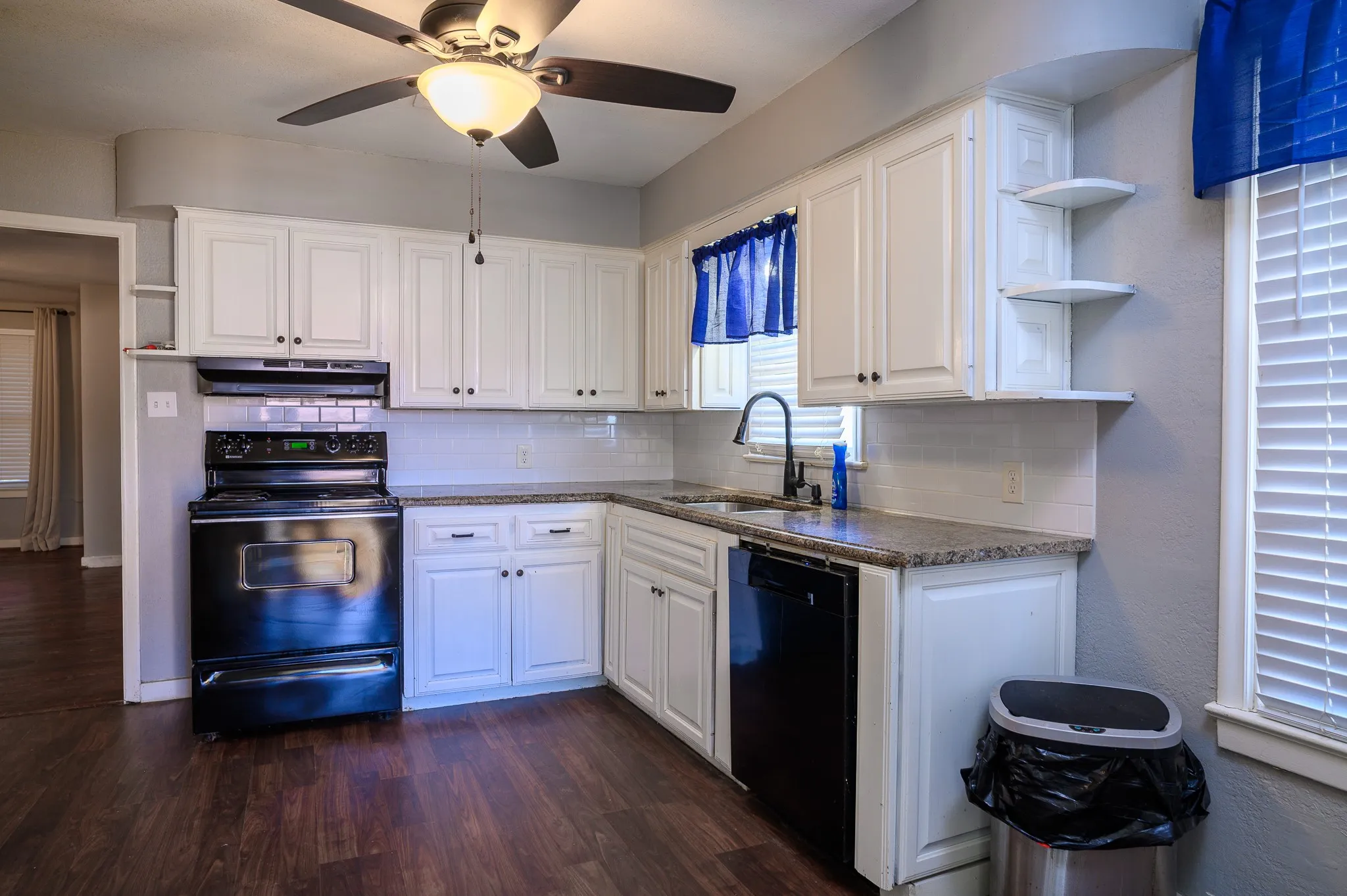 Single Family Residence For Sale in Grayson County , 1500 S Scullin Avenue, Denison, Texas 75020, 3 Bedroom, 1 Bathroom, Garage spaces, 1,281 Sqft, built in 1950, mls#21207579, Real Estate Agent in Denison, Homes For Sale in Grayson county, Homes For Sale in Denison, Realtor in Denison Texas, Real Estate Brokerage Independent Realty Texas, Luminita Cordes Realtor