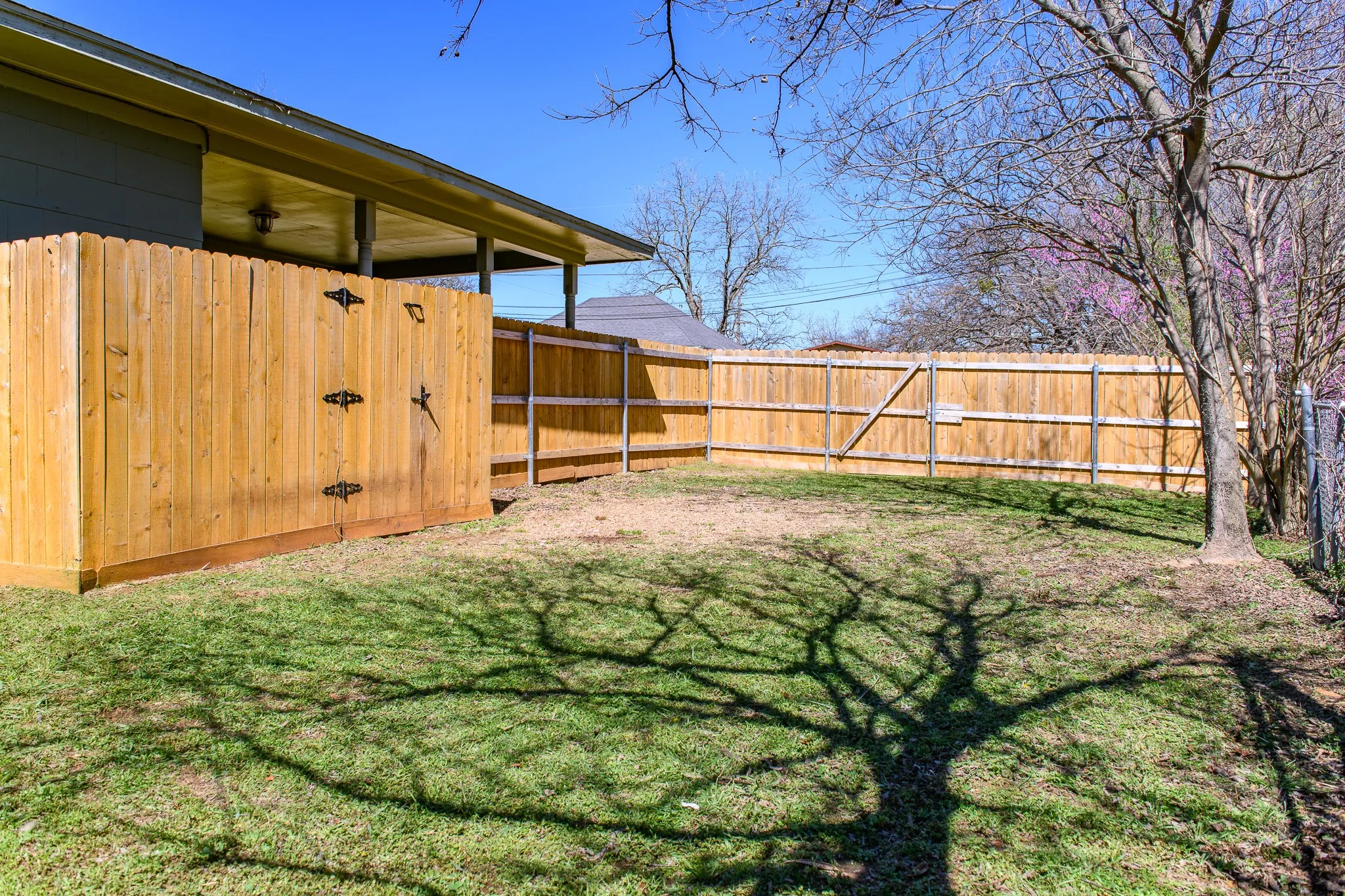 Single Family Residence For Sale in Grayson County , 1500 S Scullin Avenue, Denison, Texas 75020, 3 Bedroom, 1 Bathroom, Garage spaces, 1,281 Sqft, built in 1950, mls#21207579, Real Estate Agent in Denison, Homes For Sale in Grayson county, Homes For Sale in Denison, Realtor in Denison Texas, Real Estate Brokerage Independent Realty Texas, Luminita Cordes Realtor