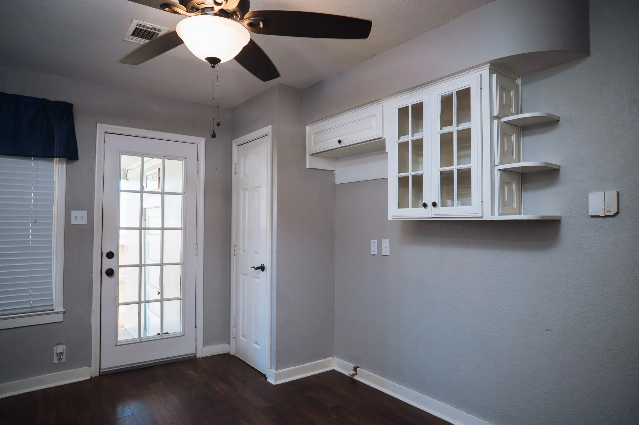 Single Family Residence For Sale in Grayson County , 1500 S Scullin Avenue, Denison, Texas 75020, 3 Bedroom, 1 Bathroom, Garage spaces, 1,281 Sqft, built in 1950, mls#21207579, Real Estate Agent in Denison, Homes For Sale in Grayson county, Homes For Sale in Denison, Realtor in Denison Texas, Real Estate Brokerage Independent Realty Texas, Luminita Cordes Realtor