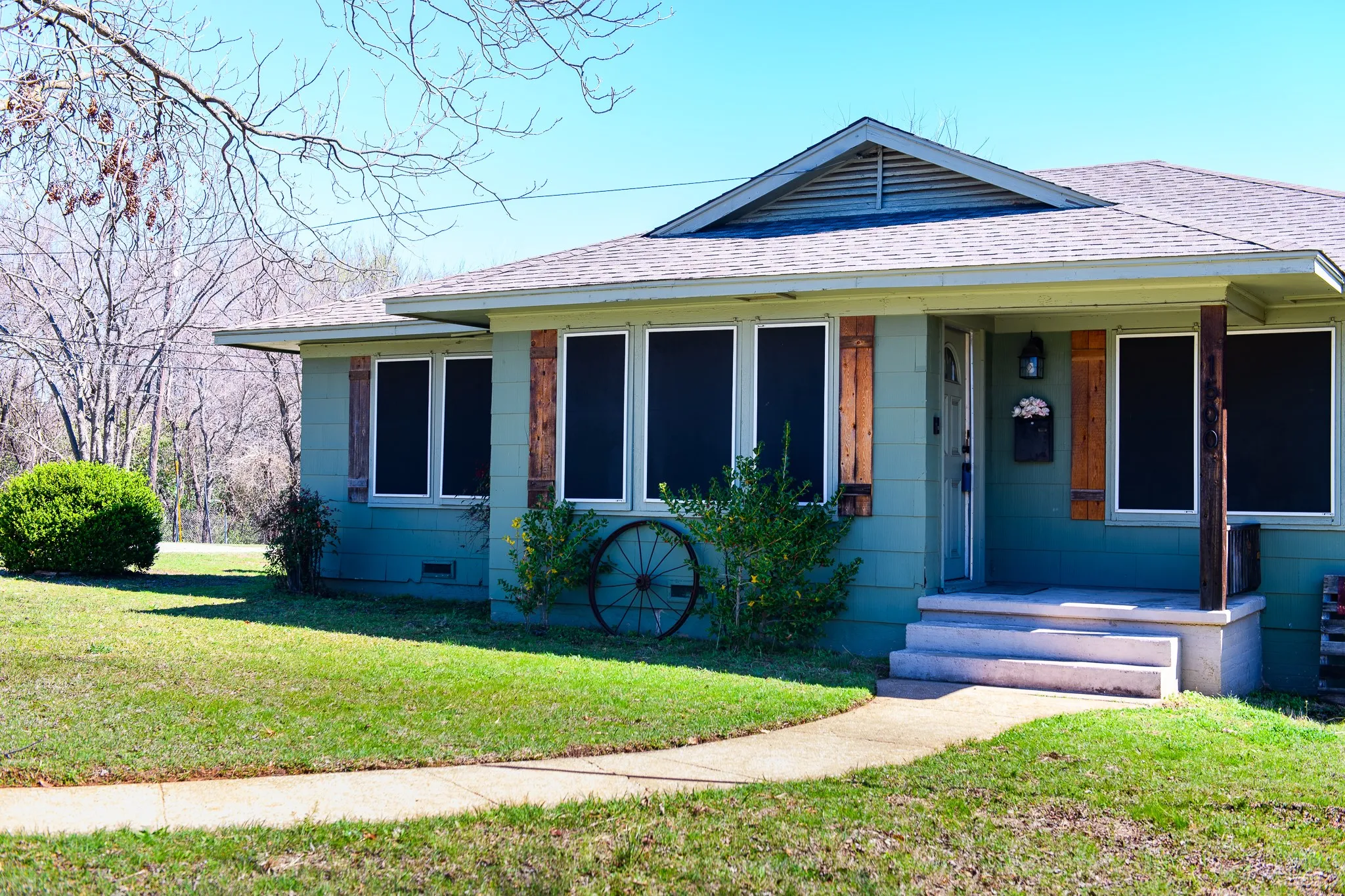 Single Family Residence For Sale in Grayson County , 1500 S Scullin Avenue, Denison, Texas 75020, 3 Bedroom, 1 Bathroom, Garage spaces, 1,281 Sqft, built in 1950, mls#21207579, Real Estate Agent in Denison, Homes For Sale in Grayson county, Homes For Sale in Denison, Realtor in Denison Texas, Real Estate Brokerage Independent Realty Texas, Luminita Cordes Realtor