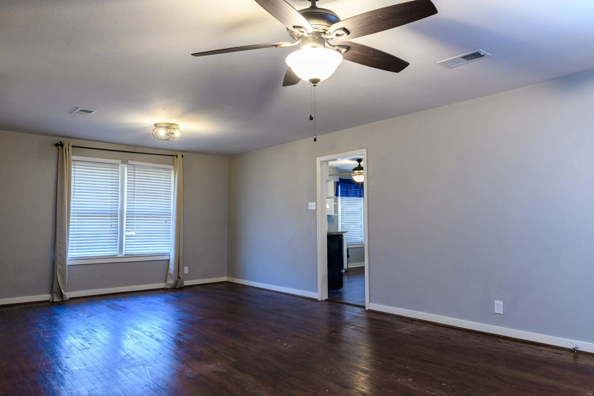 Single Family Residence For Sale in Grayson County , 1500 S Scullin Avenue, Denison, Texas 75020, 3 Bedroom, 1 Bathroom, Garage spaces, 1,281 Sqft, built in 1950, mls#21207579, Real Estate Agent in Denison, Homes For Sale in Grayson county, Homes For Sale in Denison, Realtor in Denison Texas, Real Estate Brokerage Independent Realty Texas, Luminita Cordes Realtor