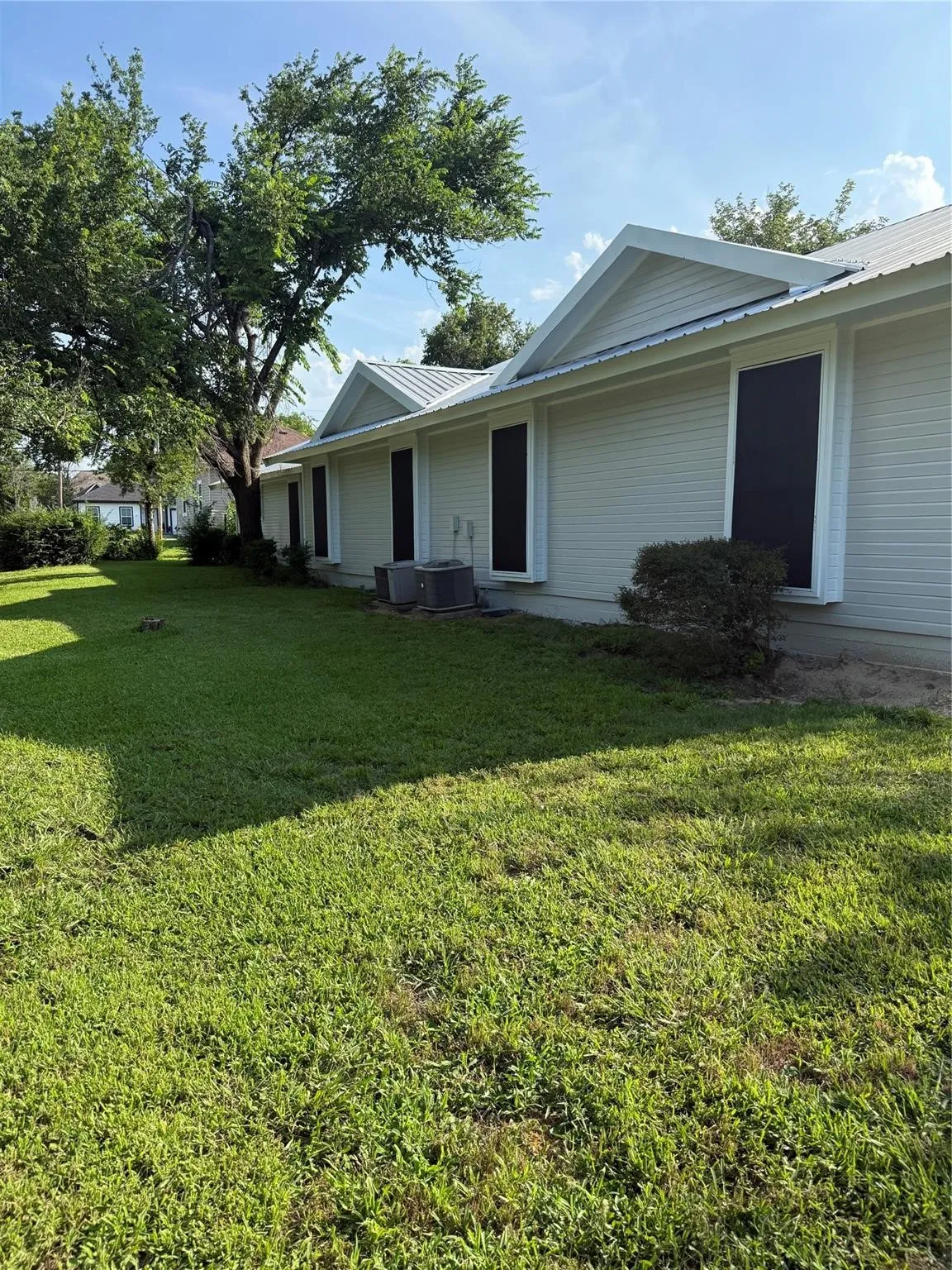 Triplex For Rent in Kaufman County , 304 E Hickory Street B, Kaufman, Texas 75142, 3 Bedroom, 2 Bathroom, Garage spaces, 1,045 Sqft, built in 1992, Preowned, mls#21207607, Real Estate Agent in Kaufman, Homes For Rent in Kaufman county, Homes For Rent in Kaufman, Realtor in Kaufman Texas, Real Estate Brokerage Independent Realty Texas, Luminita Cordes Realtor