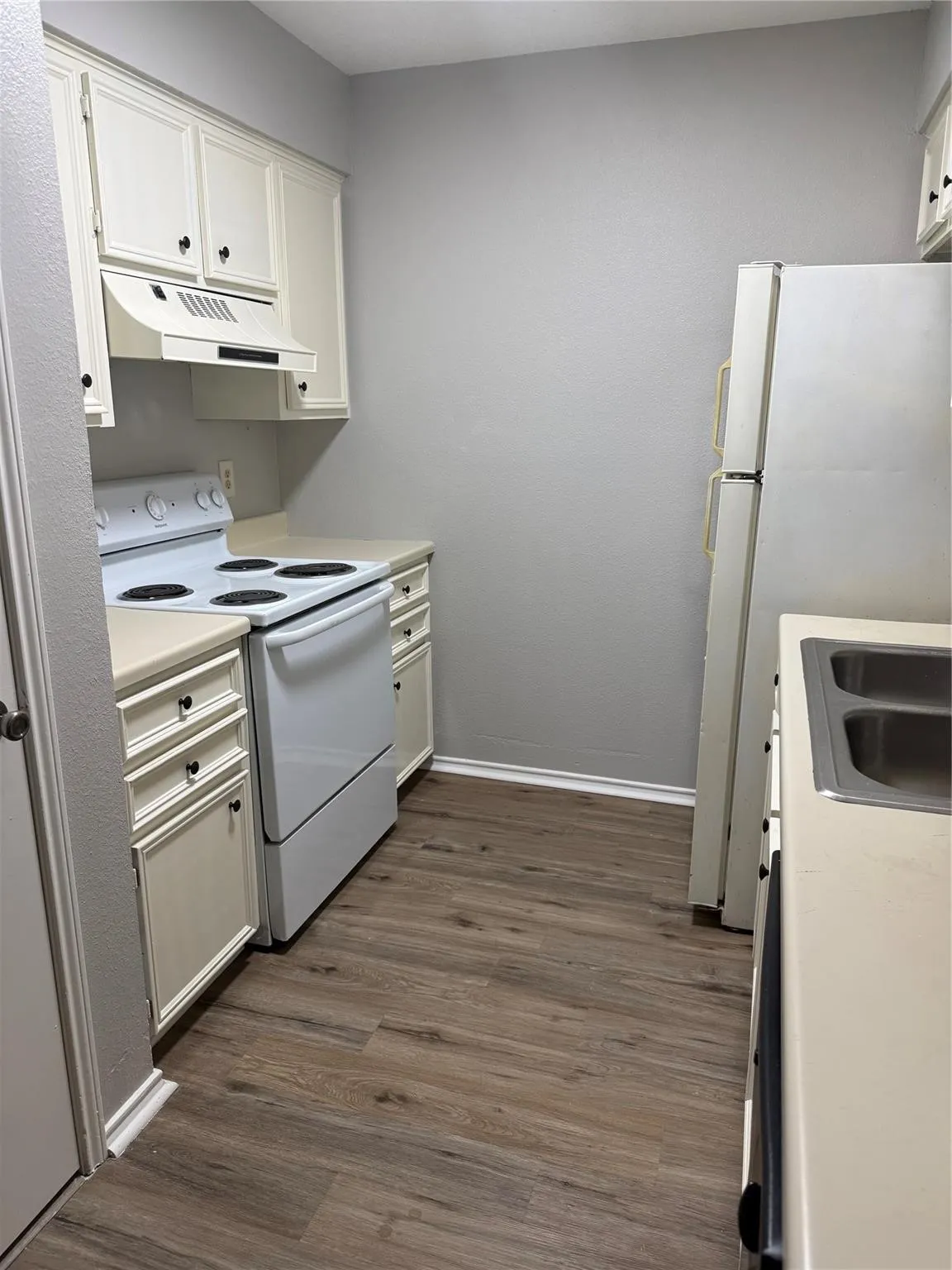 Triplex For Rent in Kaufman County , 304 E Hickory Street B, Kaufman, Texas 75142, 3 Bedroom, 2 Bathroom, Garage spaces, 1,045 Sqft, built in 1992, Preowned, mls#21207607, Real Estate Agent in Kaufman, Homes For Rent in Kaufman county, Homes For Rent in Kaufman, Realtor in Kaufman Texas, Real Estate Brokerage Independent Realty Texas, Luminita Cordes Realtor