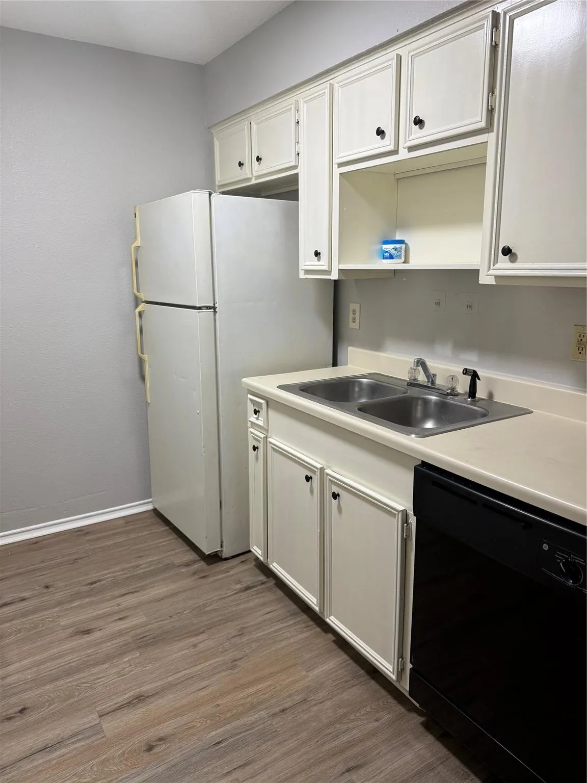 Triplex For Rent in Kaufman County , 304 E Hickory Street B, Kaufman, Texas 75142, 3 Bedroom, 2 Bathroom, Garage spaces, 1,045 Sqft, built in 1992, Preowned, mls#21207607, Real Estate Agent in Kaufman, Homes For Rent in Kaufman county, Homes For Rent in Kaufman, Realtor in Kaufman Texas, Real Estate Brokerage Independent Realty Texas, Luminita Cordes Realtor
